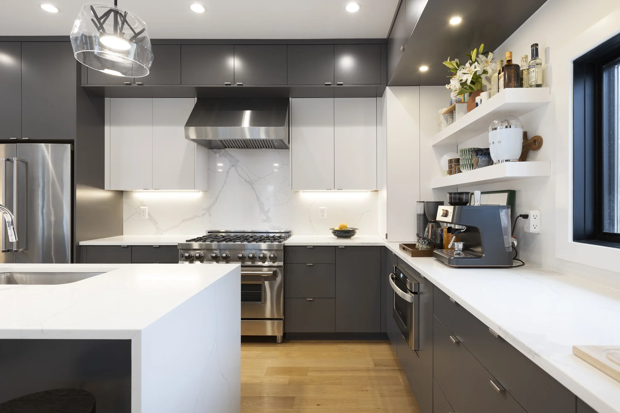 442 E Broadway-015.jpg