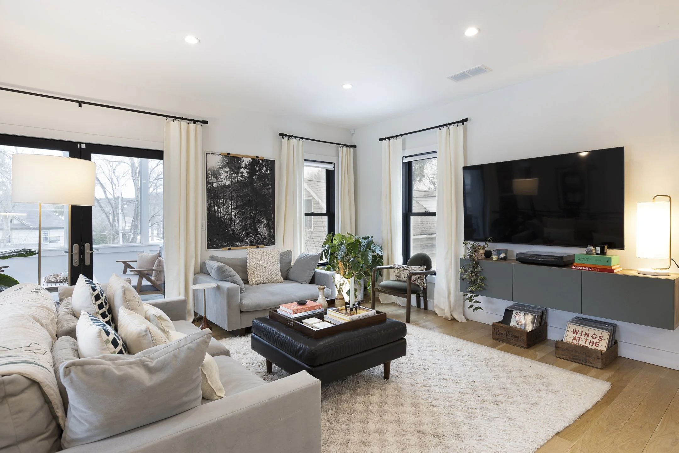 442 E Broadway-017.jpg