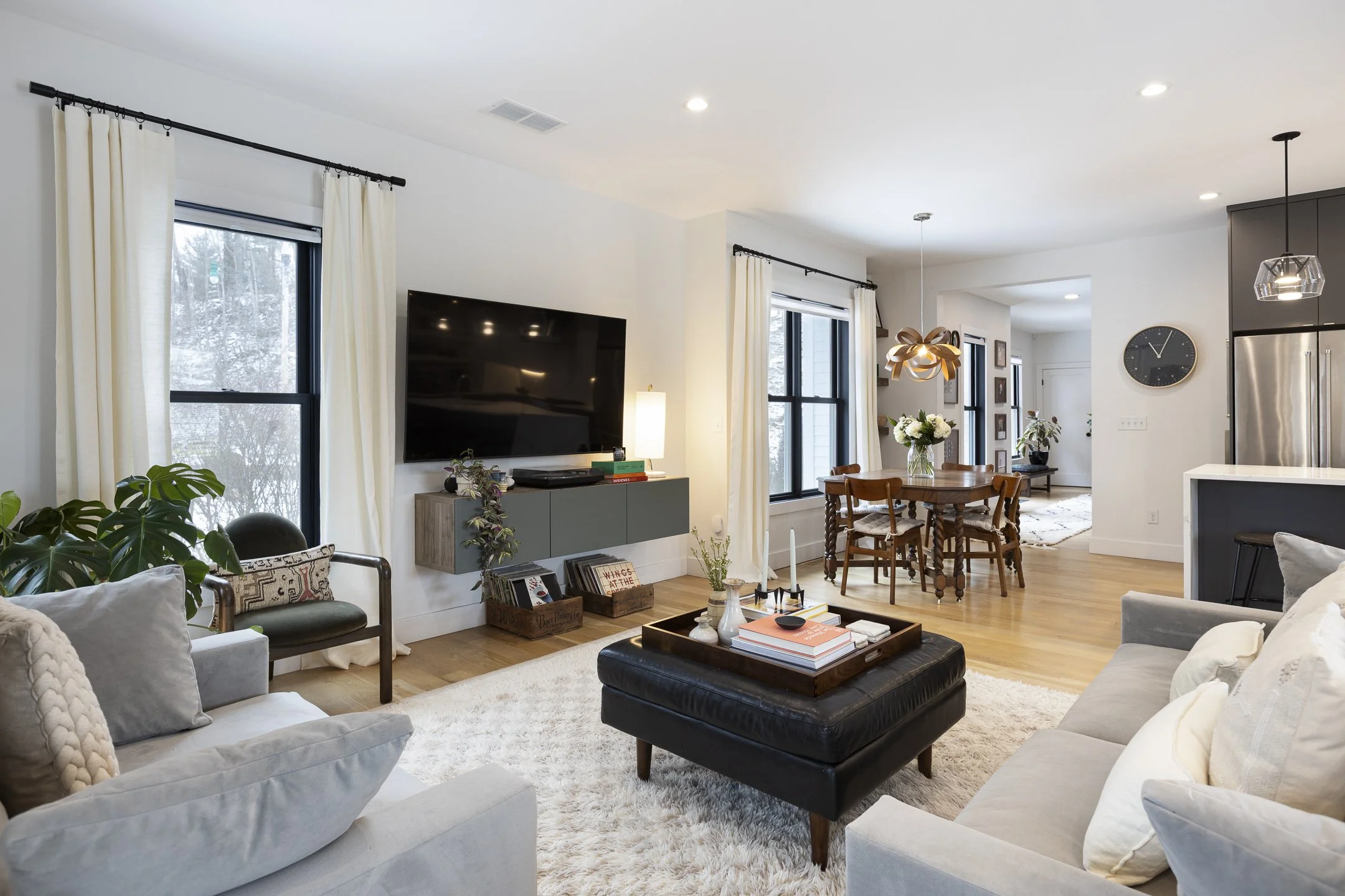 442 E Broadway-018.jpg