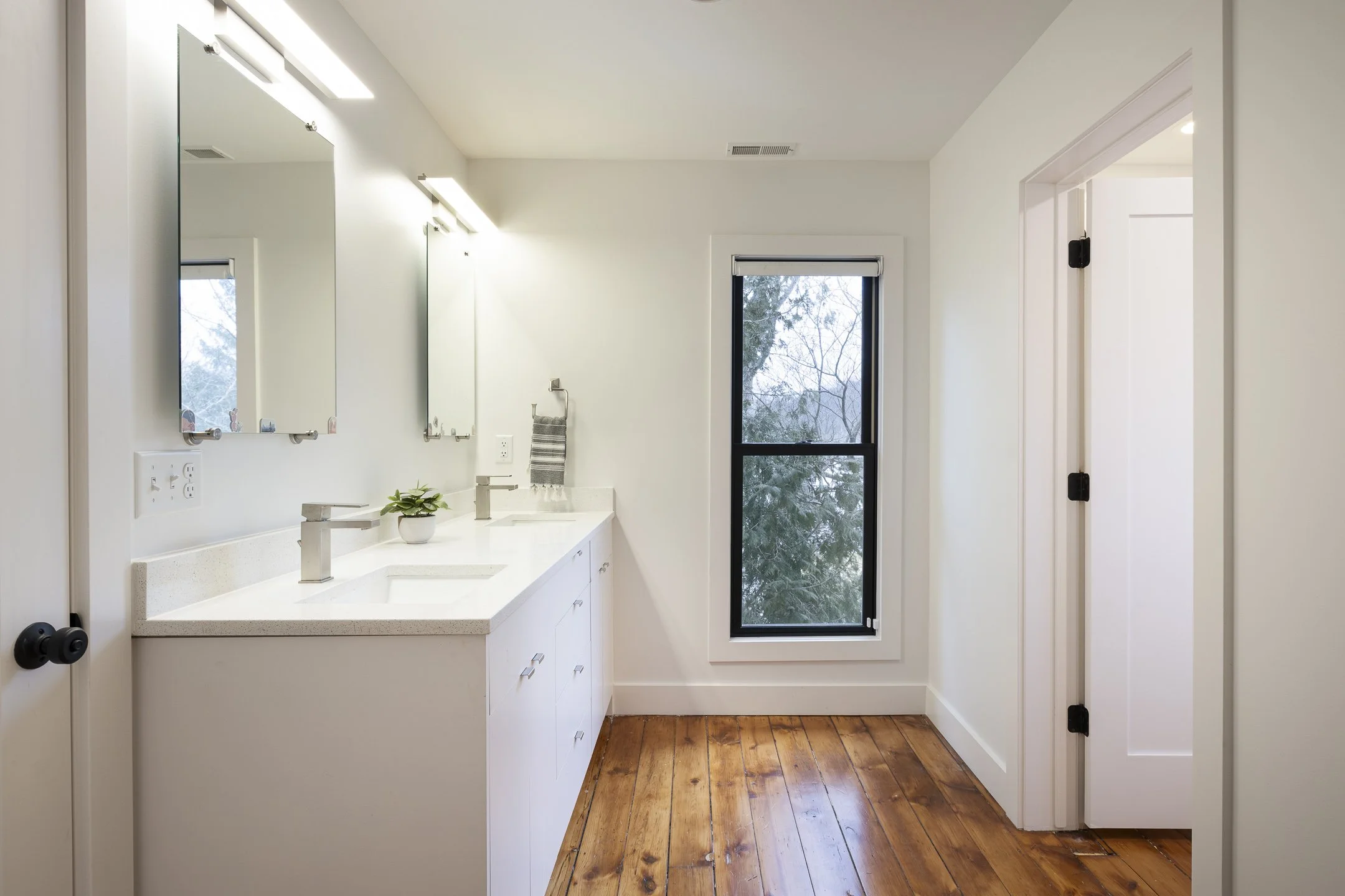 442 E Broadway-046.jpg