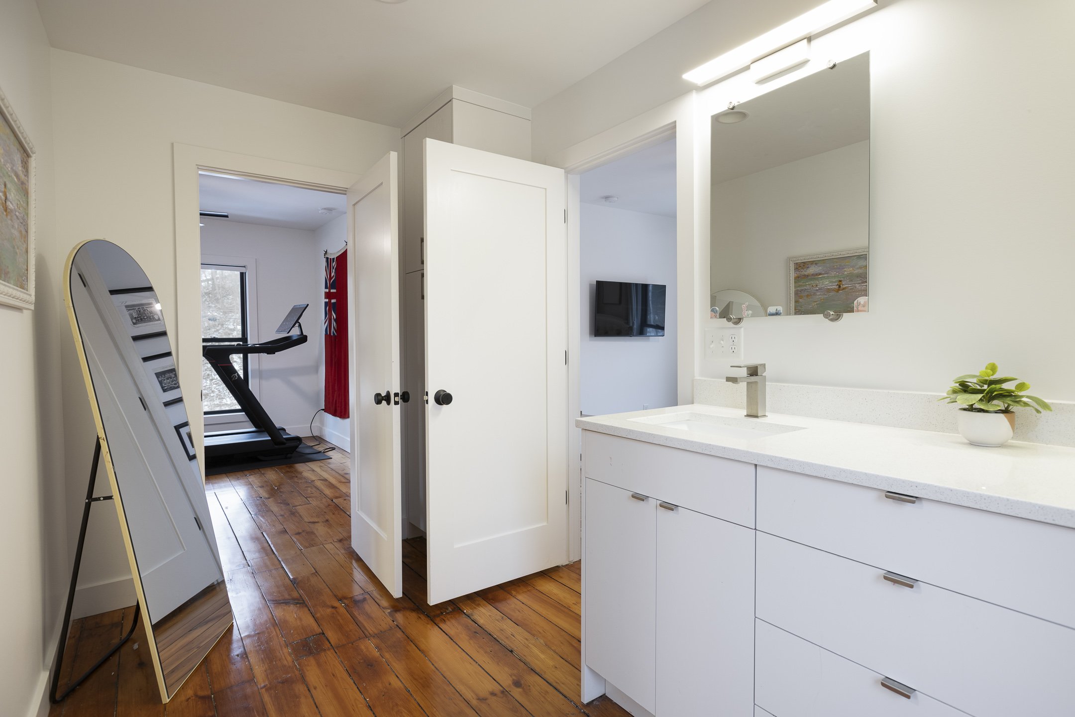 442 E Broadway-047.jpg