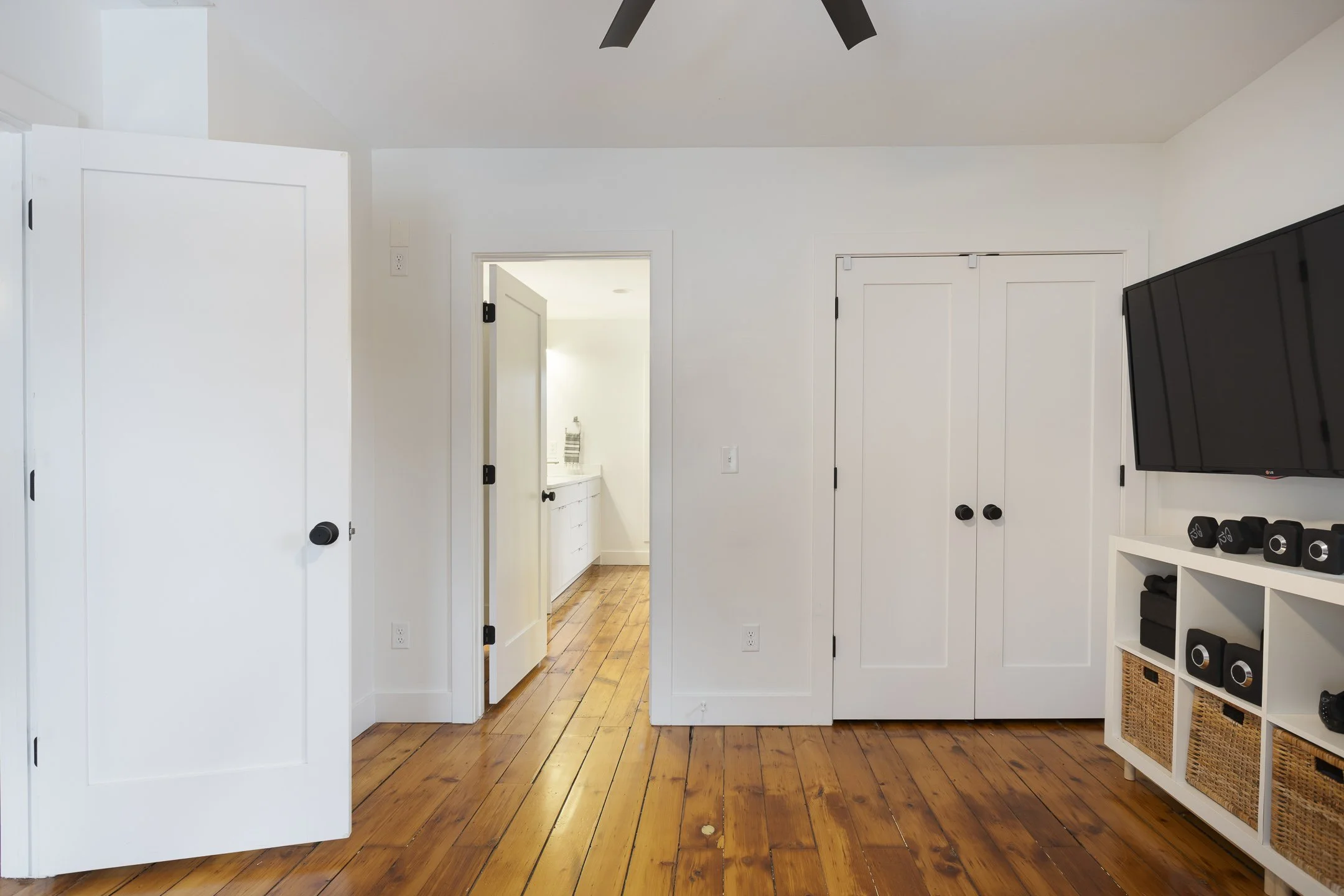 442 E Broadway-051.jpg