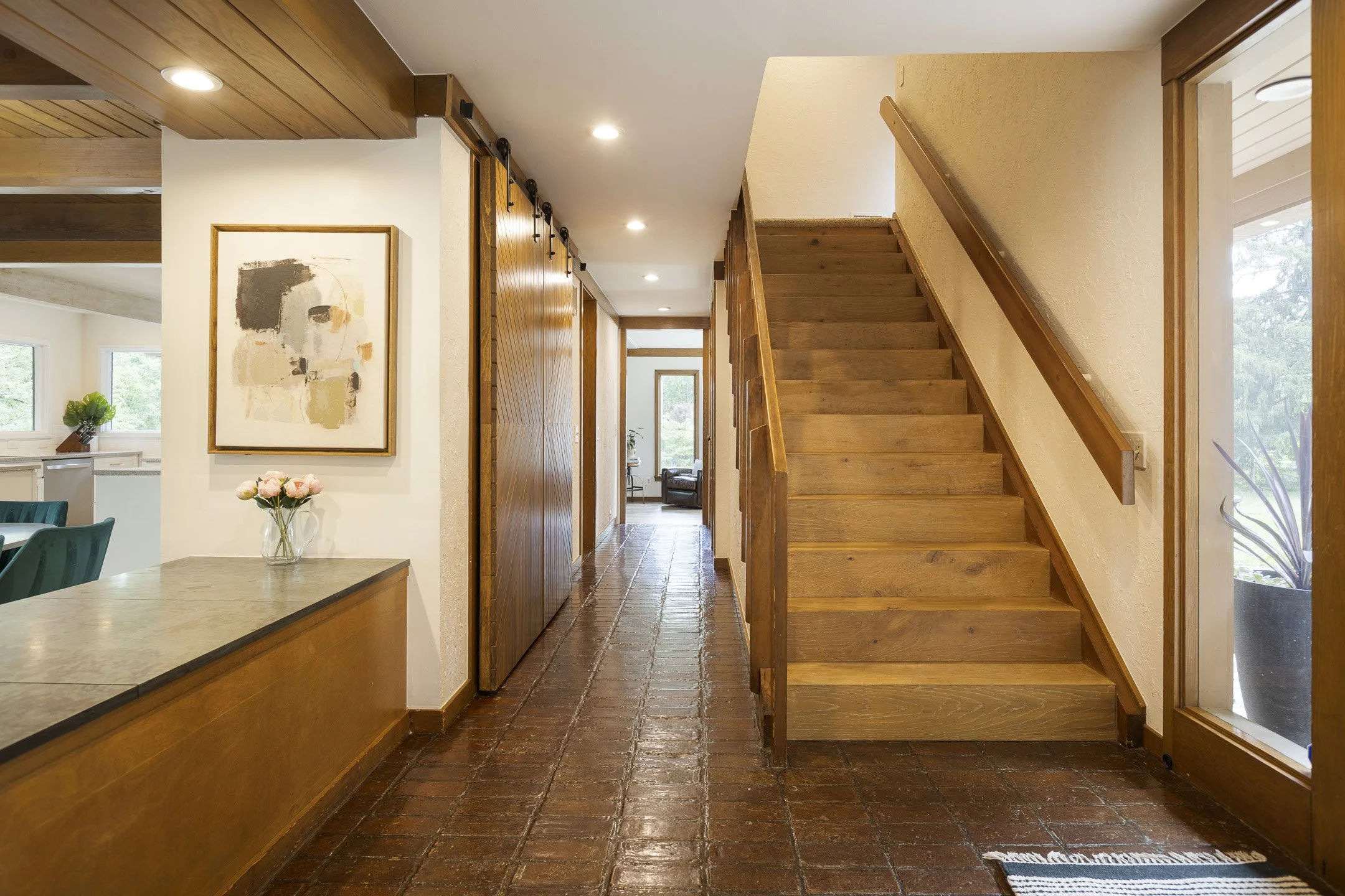 886 Clayton Dr - 002.jpg