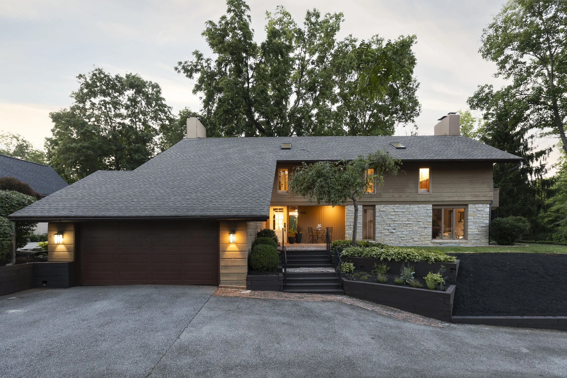 886 Clayton Dr - 001.jpg