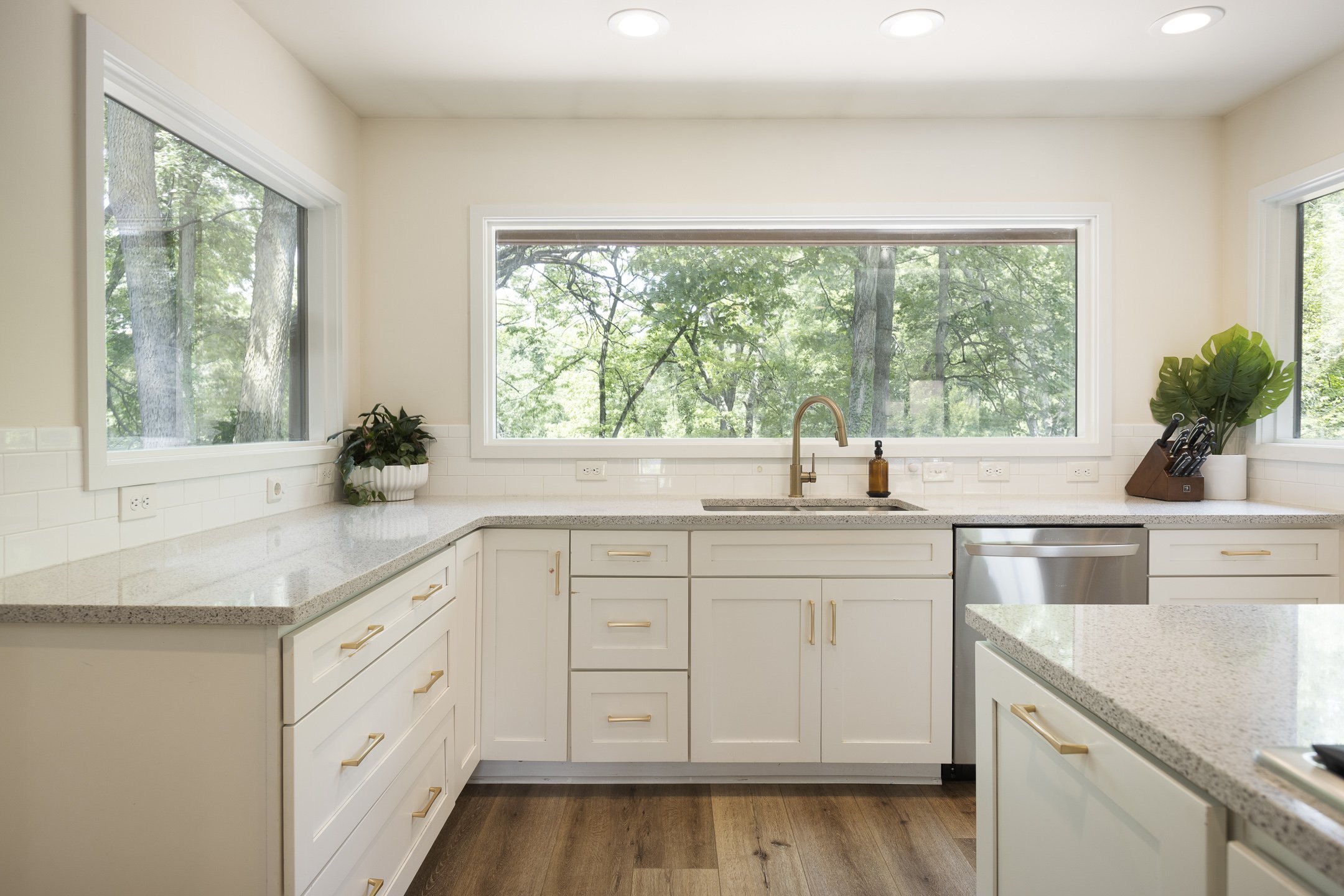 886 Clayton Dr - 015.jpg
