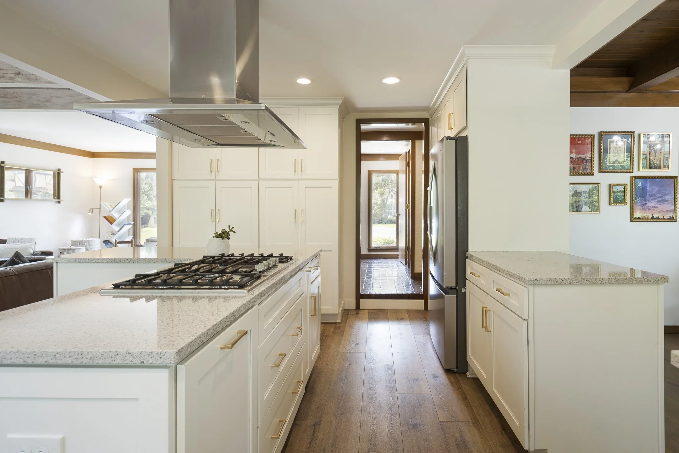 886 Clayton Dr - 017.jpg