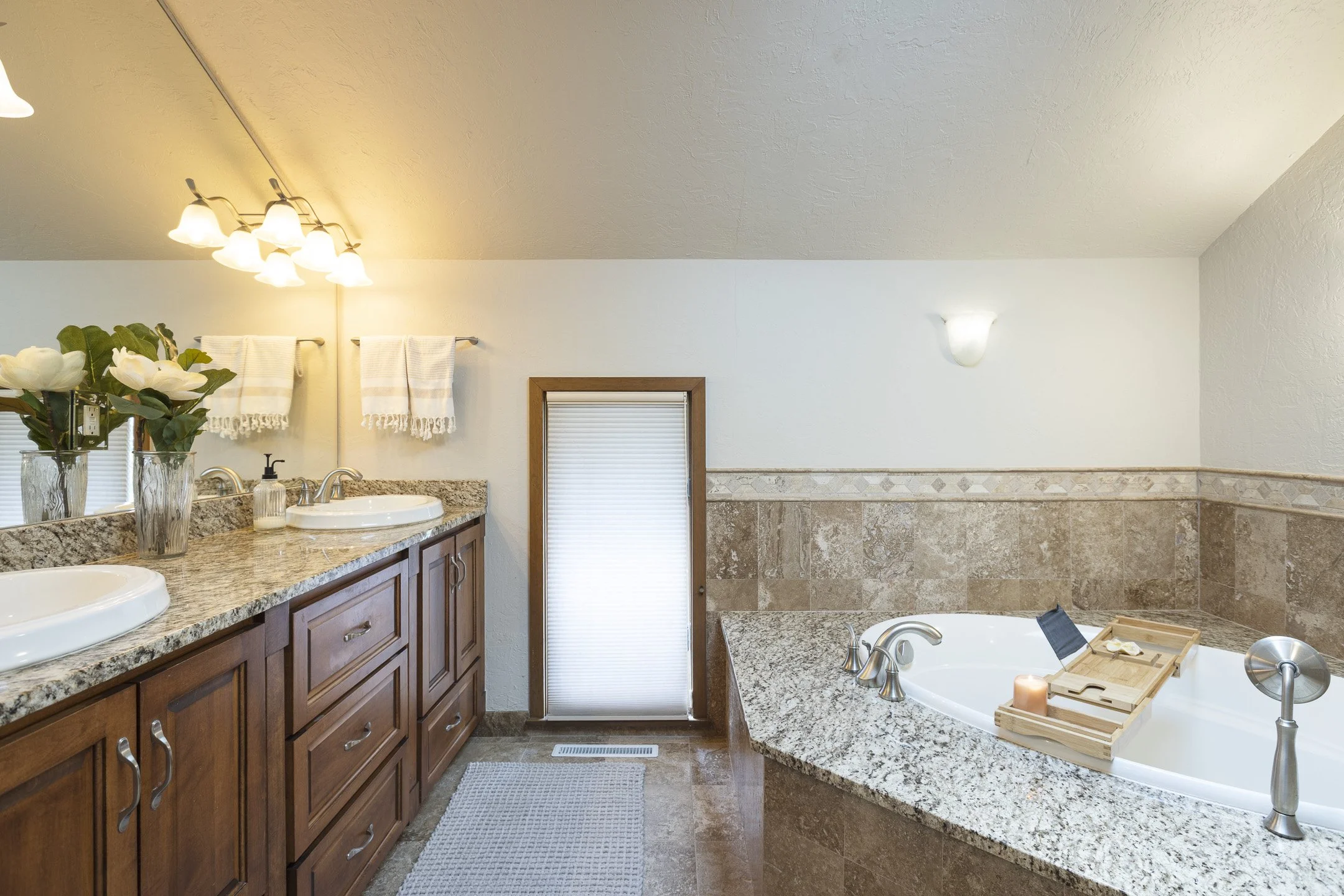 886 Clayton Dr - 042.jpg