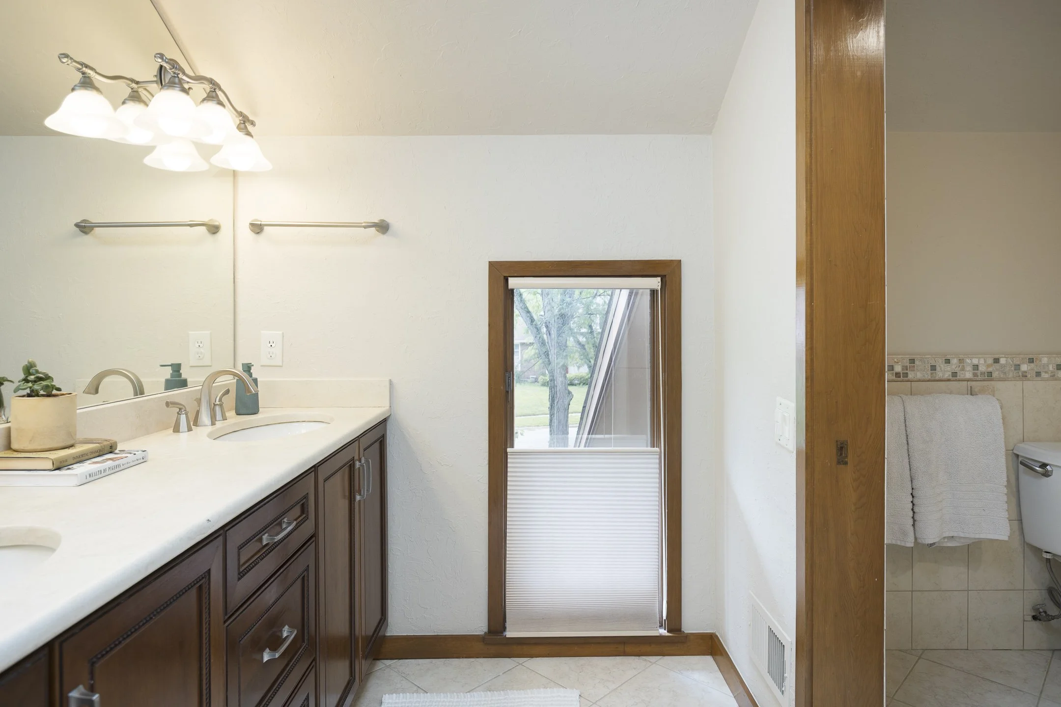 886 Clayton Dr - 055.jpg