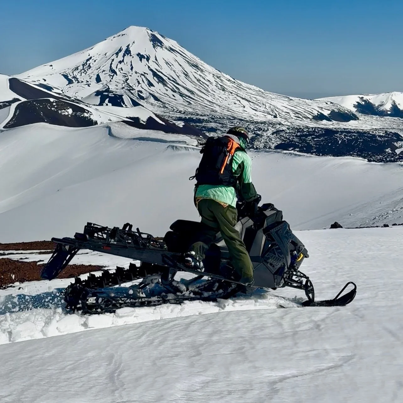 Our snow machines open the door to endless terrain 
 
Vast zones few ever get to experience. A huge thank-you to our incredible guides and snowmachine pilots for putting us on the line, safely and skillfully, every single time.

#lonquimay looking mi