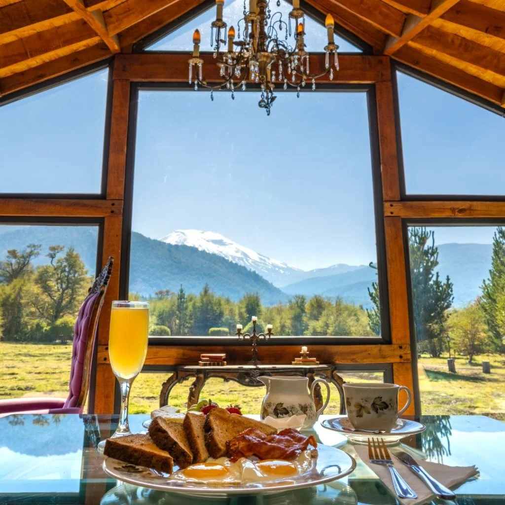 Wake up at Spectra Lodge and feel the reset. After long days chasing backcountry lines, this is where your body recovers, and your mind slows down. 

Full board single occupancy. New hot tub + hydrotherapy to unwind. Chef-driven meals that hit differ
