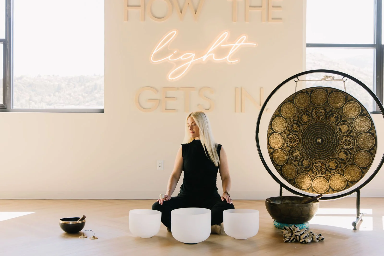 Sound meditation with gong and crystal bowls