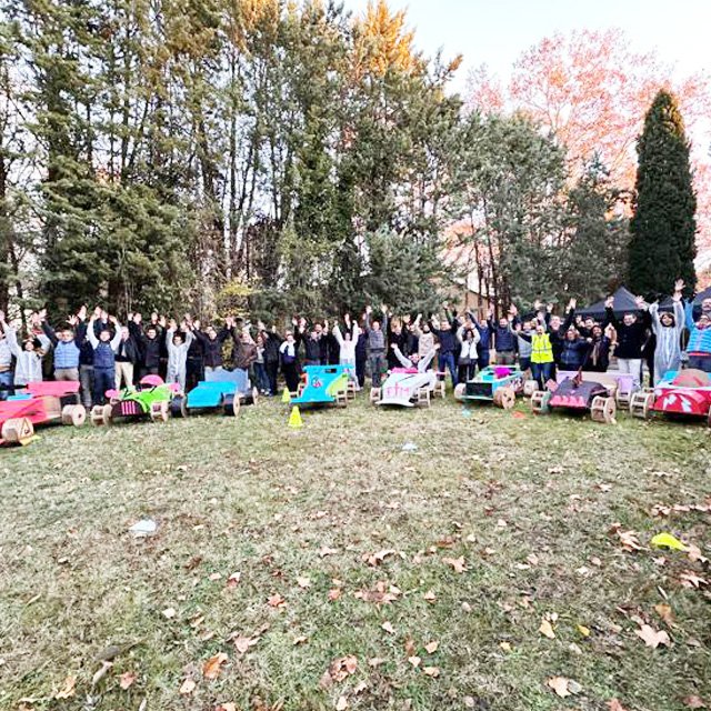 les-bolides-de-Formule-1-en-carton-team-building.jpg