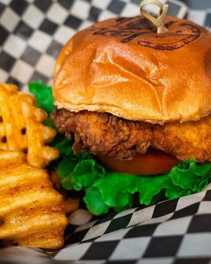 Dreaming of that first-bite crunch 🤤

#saladnation #chickensandwich #yum