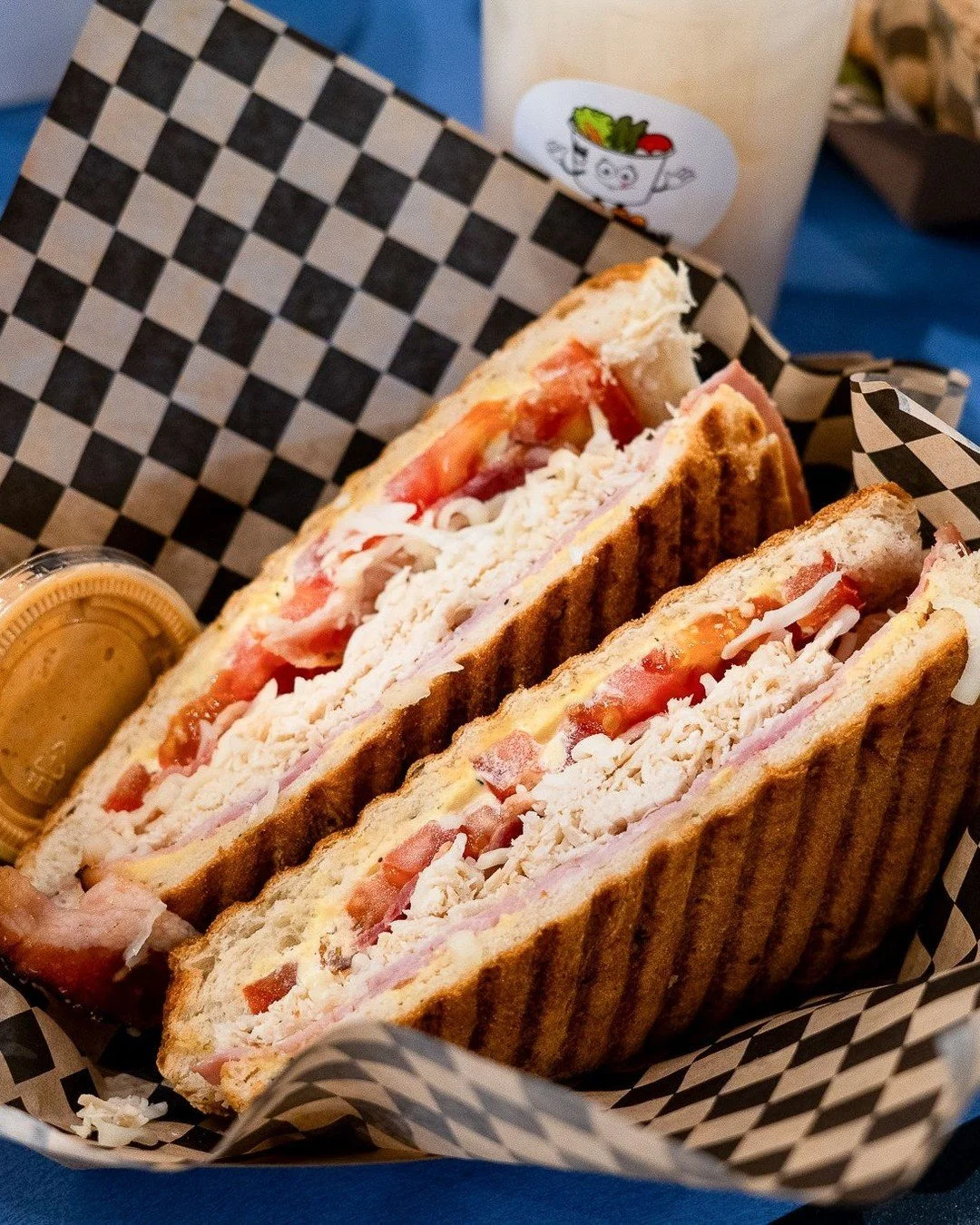 That cross-section though 🤤 

What is your favorite panini from Salad Nation?

#saladnation #panini #tucsonsandwiches #tucsonarizona
