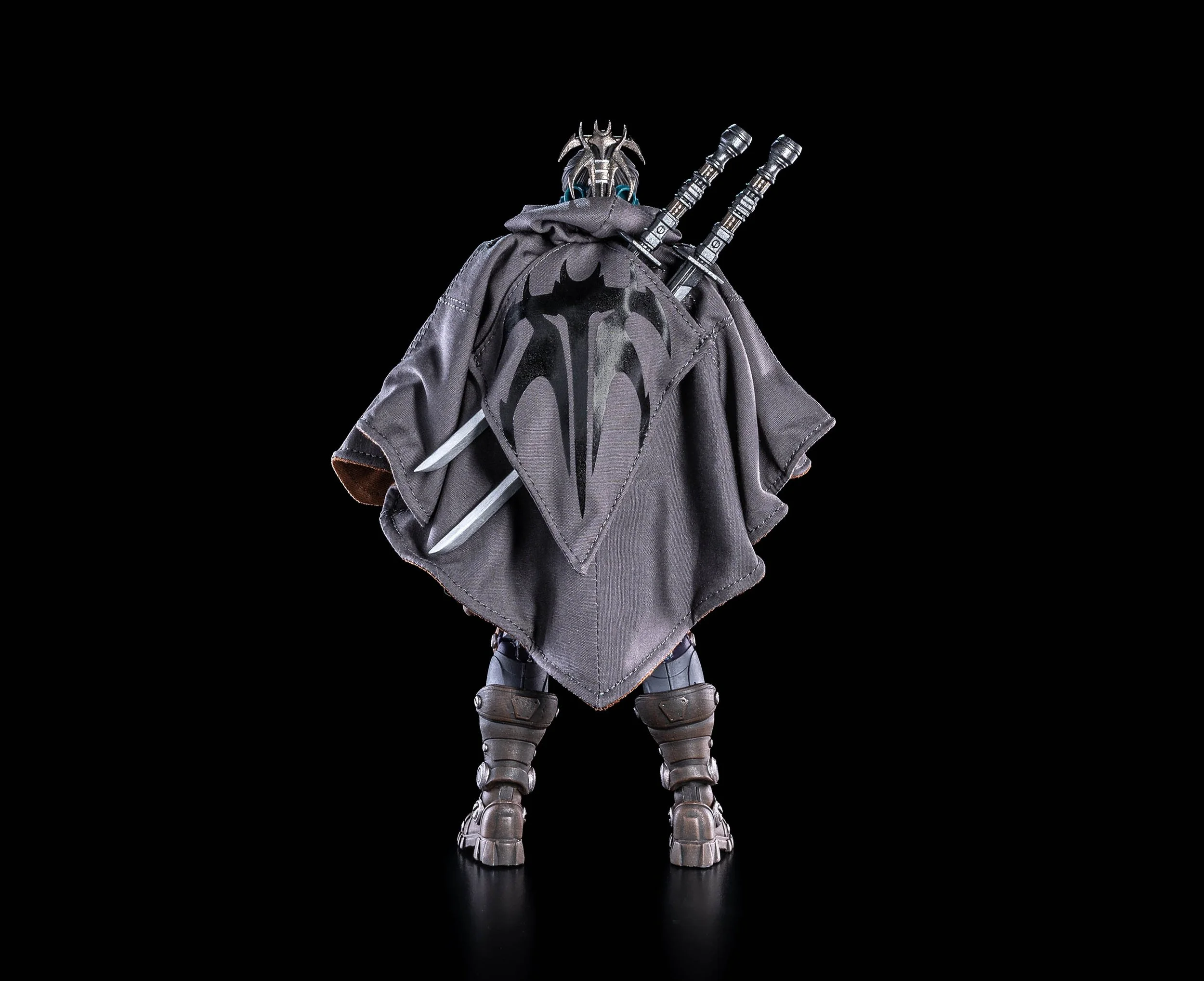 mortal-thorn-cloak-back.jpg