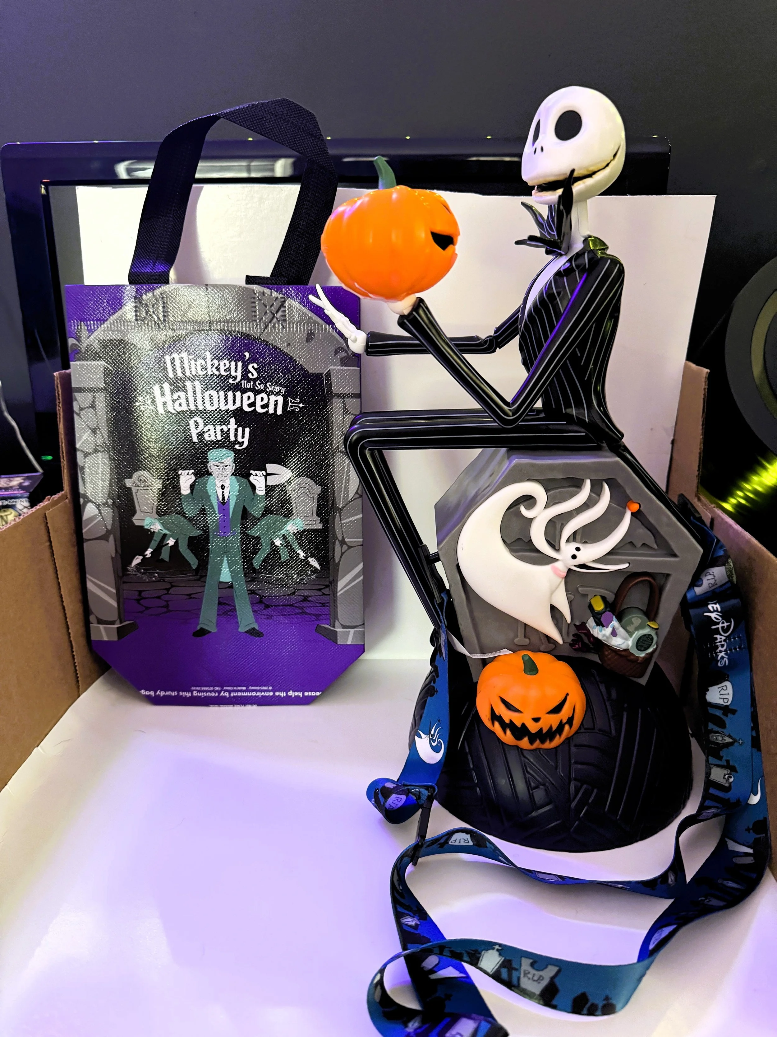 Jack Skellingtion Popcorn bucket light off