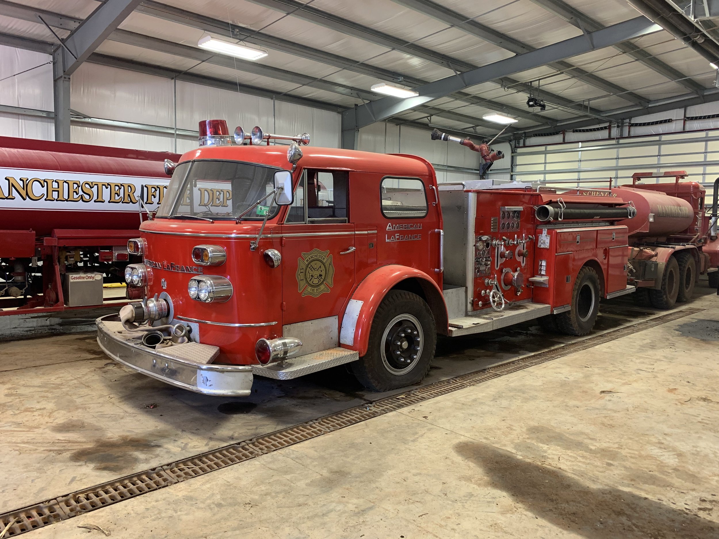 Antique - 1964 American LaFrance 900 Series, Reg #719533 - 1250 ALF/? Tank - Diesel/Manual - ex-Independent Fire Company, Annapolis, MD

This beautiful rig was used by the department as their only pumper for many year. It now sits inside Station 2 an