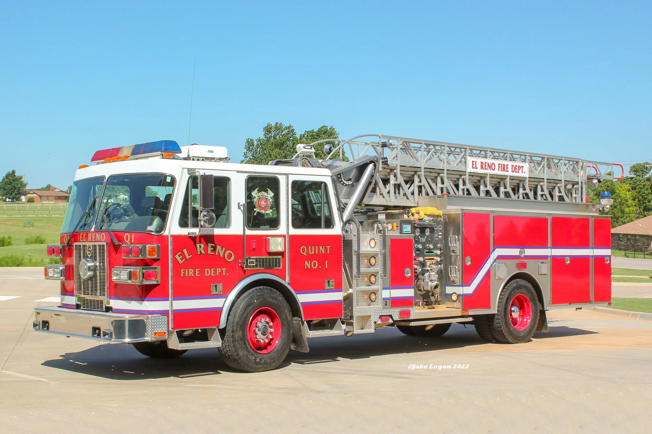Quint 1 - 1999 Sutphen, HS#3425 - 1500 Hale/500 Tank/75' Stick - Diesel/Auto
 
 
For the time being, Quint 1 is still in service to access the smaller downtown alleyways that Ladder 1 may not be able to fit down. It is expected to be surplused later 