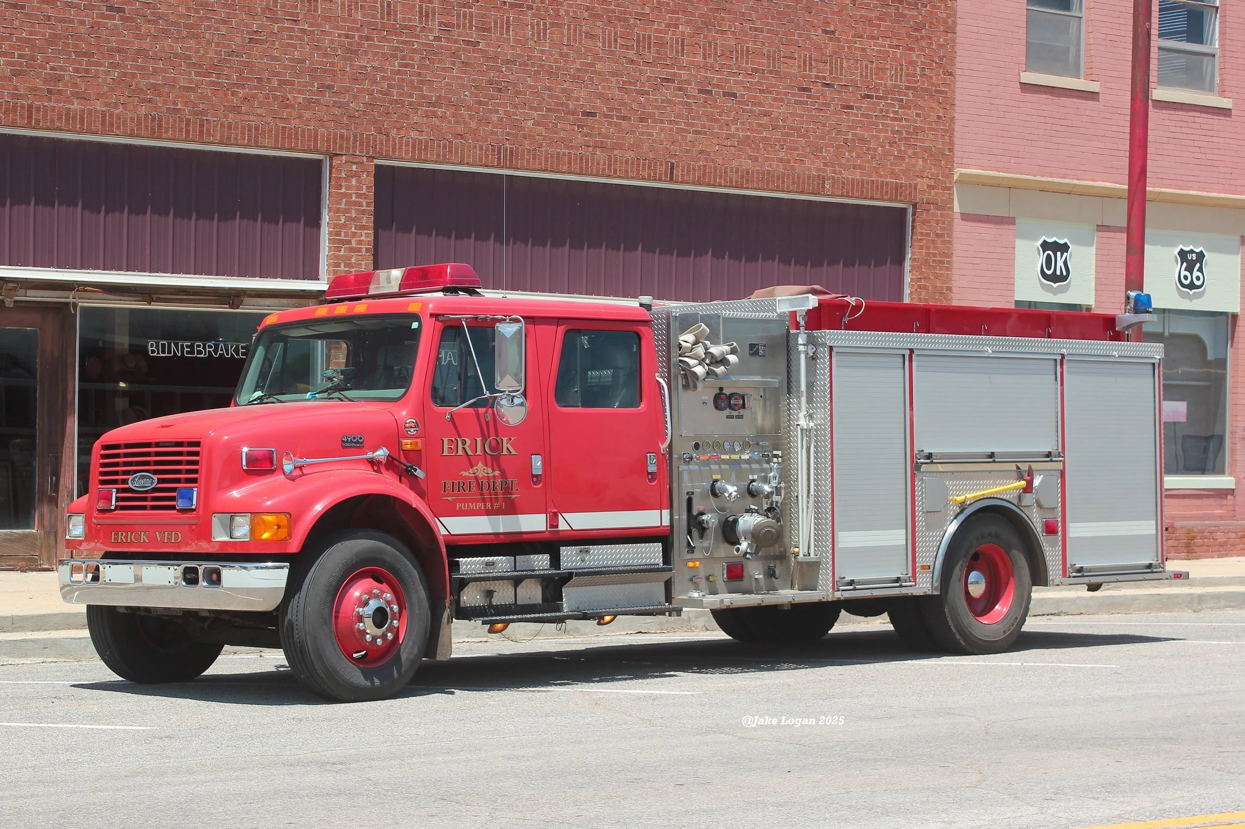 Pumper 1 - 2000 International/Luverne, Serial ? - 1250 Darley/1000 Tank - Diesel/Auto
 
 
Pumper 1 is the second out pumper for the department.