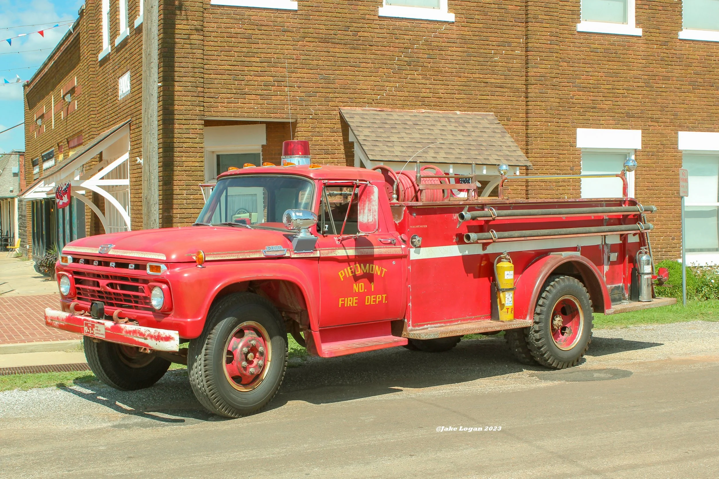 Tank Pumper - 1966 Ford American MC-5505-66 - 250/600 - GM
 
 
The Tank Pumper has now been partially restored to its original outfit and is used in parades and funerals.