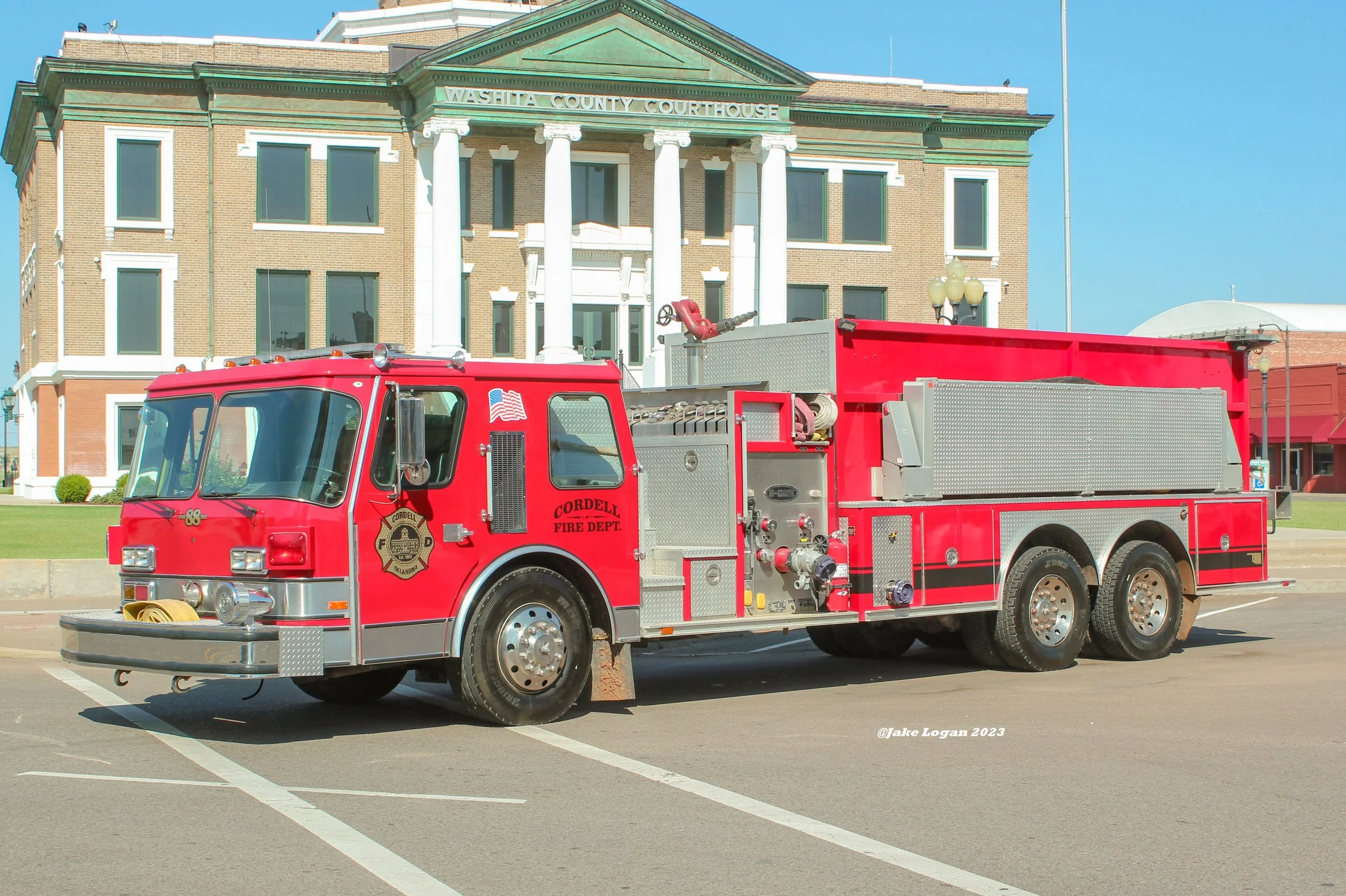 Engine 88 - 1988 E-One, S.O. 6153 - 1500 Hale/3000 Tank - Diesel/Auto - ex-Fox Lake, IL
 
 
Engine 88 acts as the departments tanker, but can act as an engine as well. Originally purchased for the body, the department decided to run the truck as is f