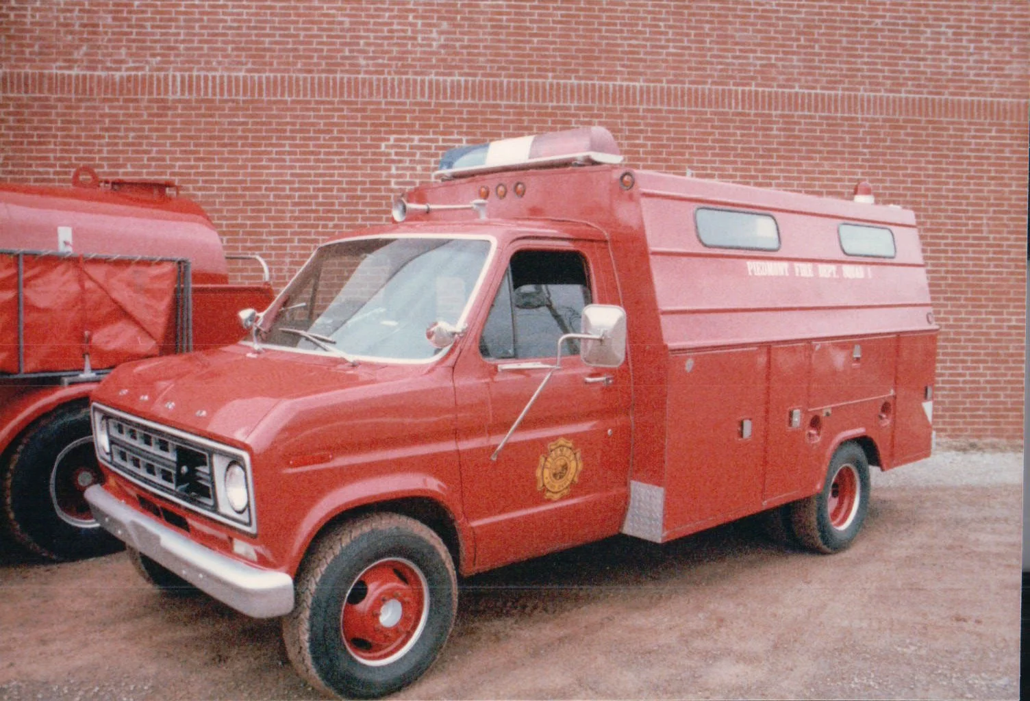 Squad 1 - unkown, ex-Oklahoma City, OK
 
 
This was the departments first rescue unit