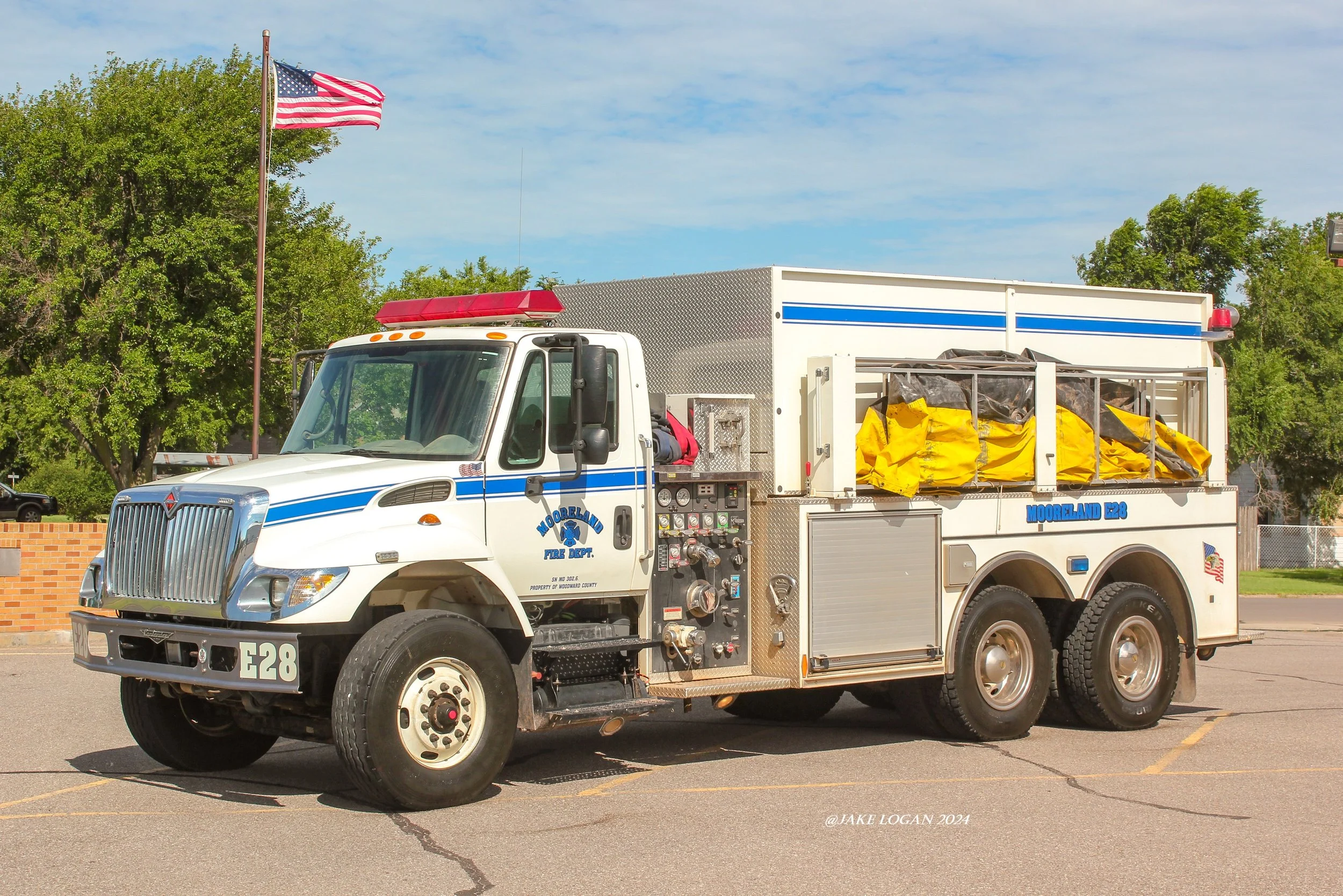 Tanker 228 - 2006 International/Pierce, Job #17357TR - 1000 Pierce/3000 Tank - Diesel/Auto 
 
 
228 responds to all fire calls outside city limits as an engine as well as responding as a tanker to grass fires or mutual aid requests.