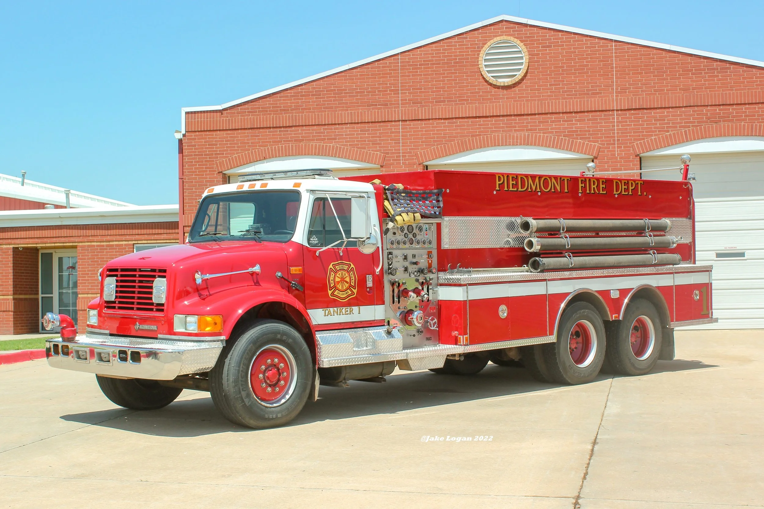 Tanker 1 - 1994 International/Westex, Job #0025517 - 1000 Darley/2500 Tank - Diesel/Auto
 
 
The oldest truck in the fleet, Tanker 1 is the first out tanker for Station 1. With an upgraded light package and straight piped exhaust, this beast is hard 