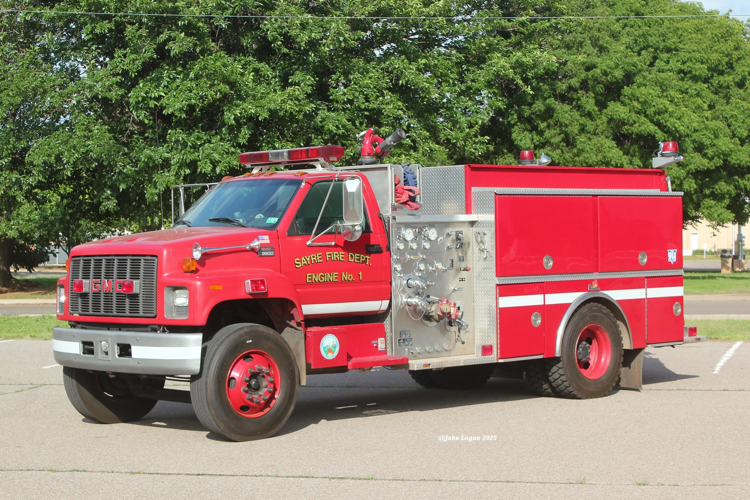 Engine 1 - 1999 GMC/Ferrara, Prod. #H-2181 - 1250 Waterous/750 Tank - Diesel/Auto
 
 
Engine 1 is first out for all out of town fire calls for the SFD.
