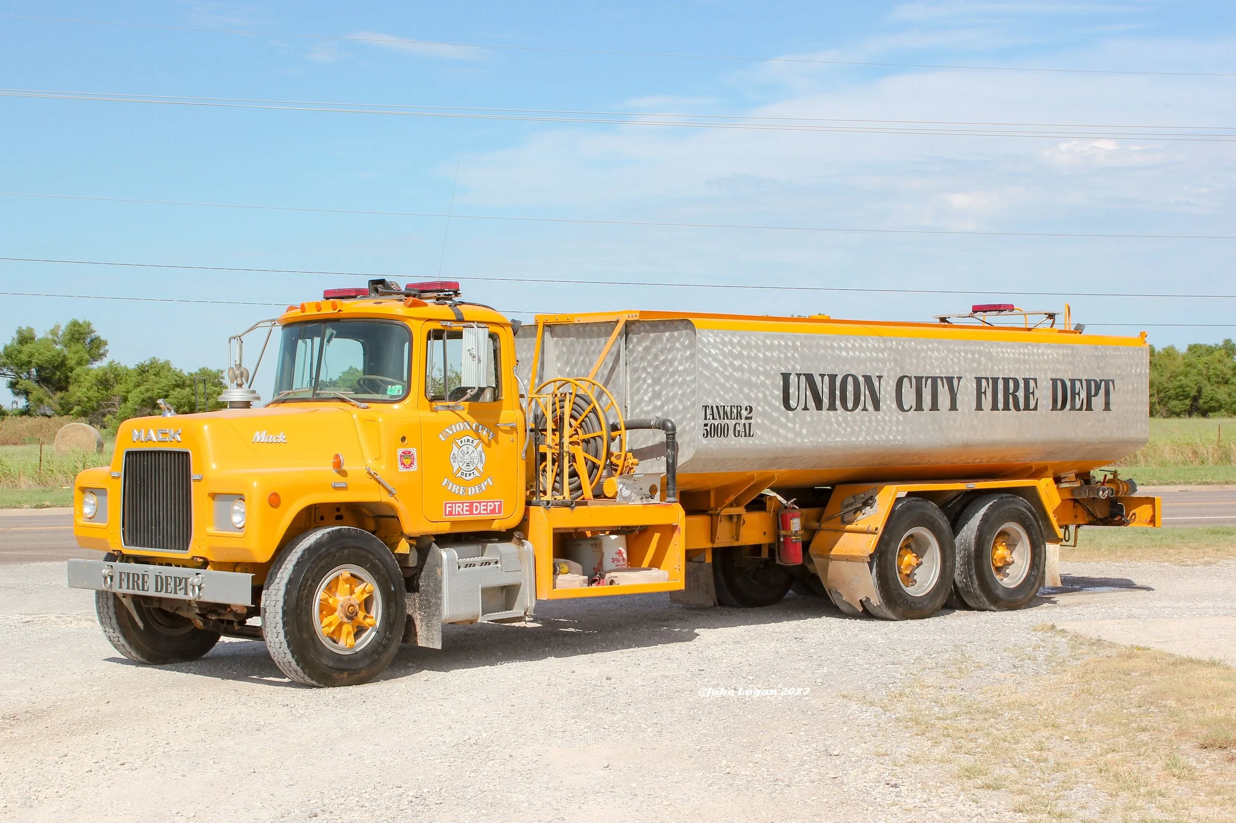 Tanker 2 - 1982 Mack/UCFD - 750/5000 - Diesel/Auto