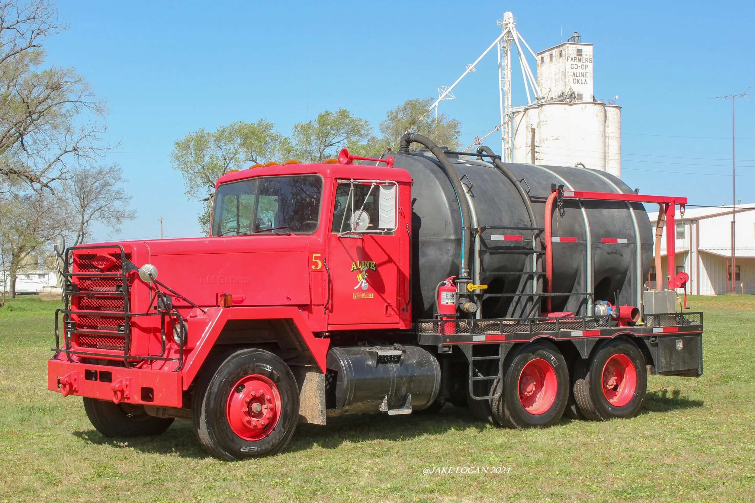 Tanker 5 - 1981 AM General/D&B Oilfield (Ringwood, OK) - 200 Hale/3300 Tank - Diesel/Auto