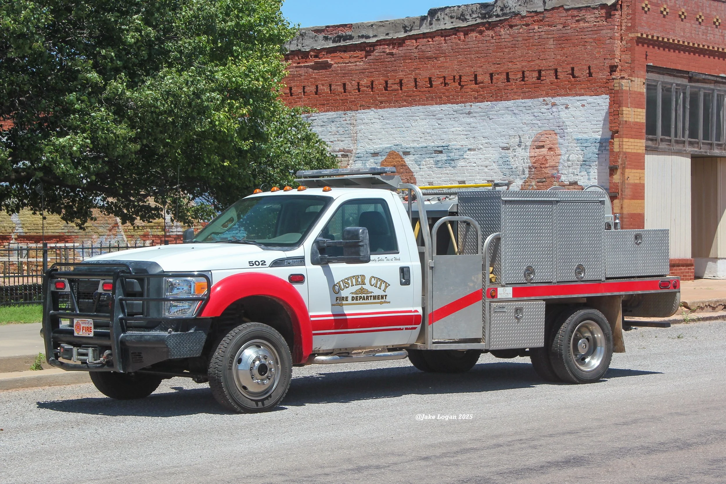 Brush 522 - 2012 Ford F550/Cooper Creek - 200 Hale/400 Tank - Diesel/Auto
 
 
Still labeled as 502, 522 is usually one of the last out for grass fires but is still a very reliable piece of the fleet.