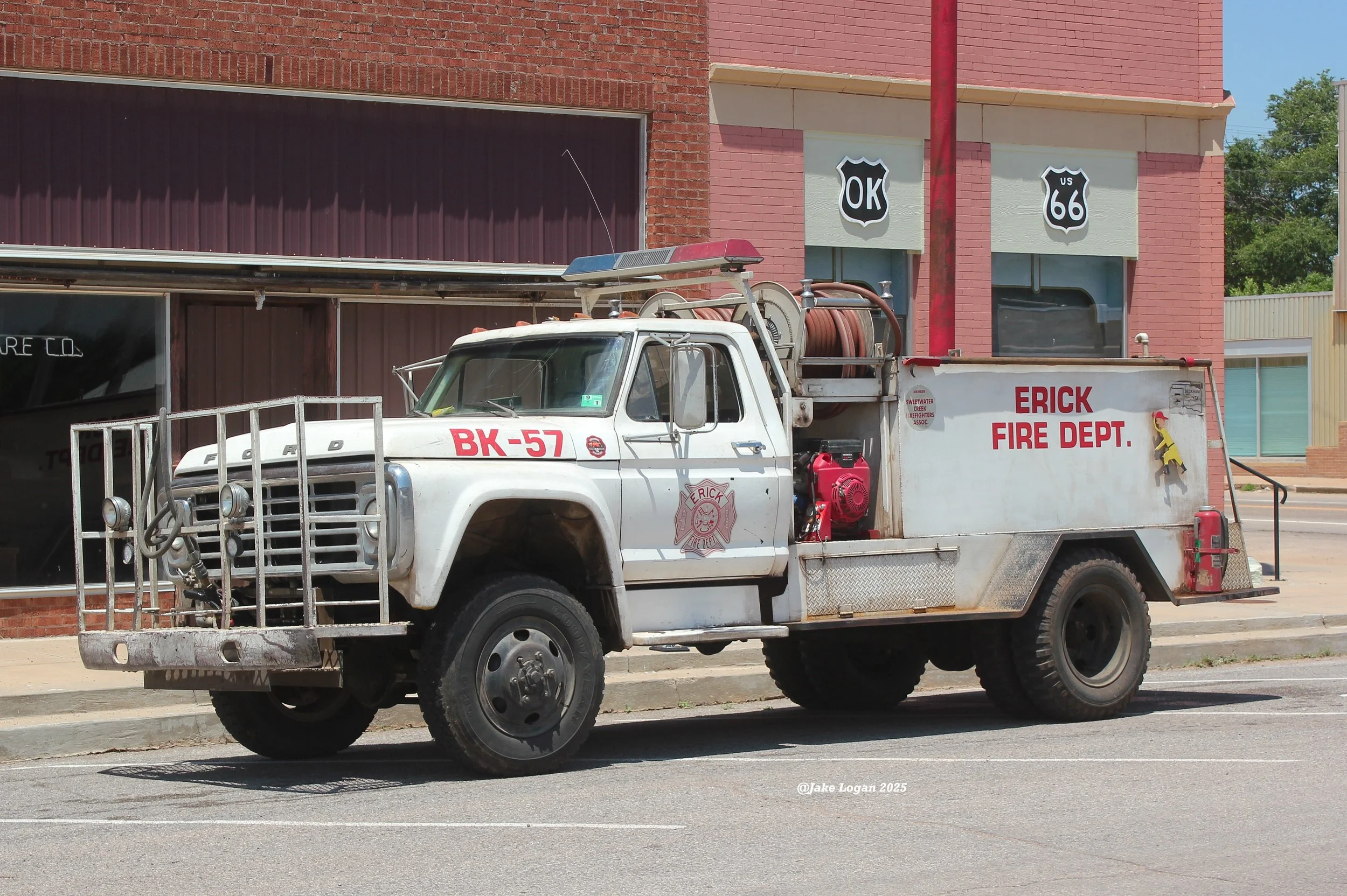Brush 57 - 1978 Ford F600/EFD - 150 CET/600 Tank - Gas/Manual
 
 
Brush 57 was supplied to the department new by the county, and all trucks with BK on them were purchased with county money. Built in house, this beast is one of many F600/F700 brush tr