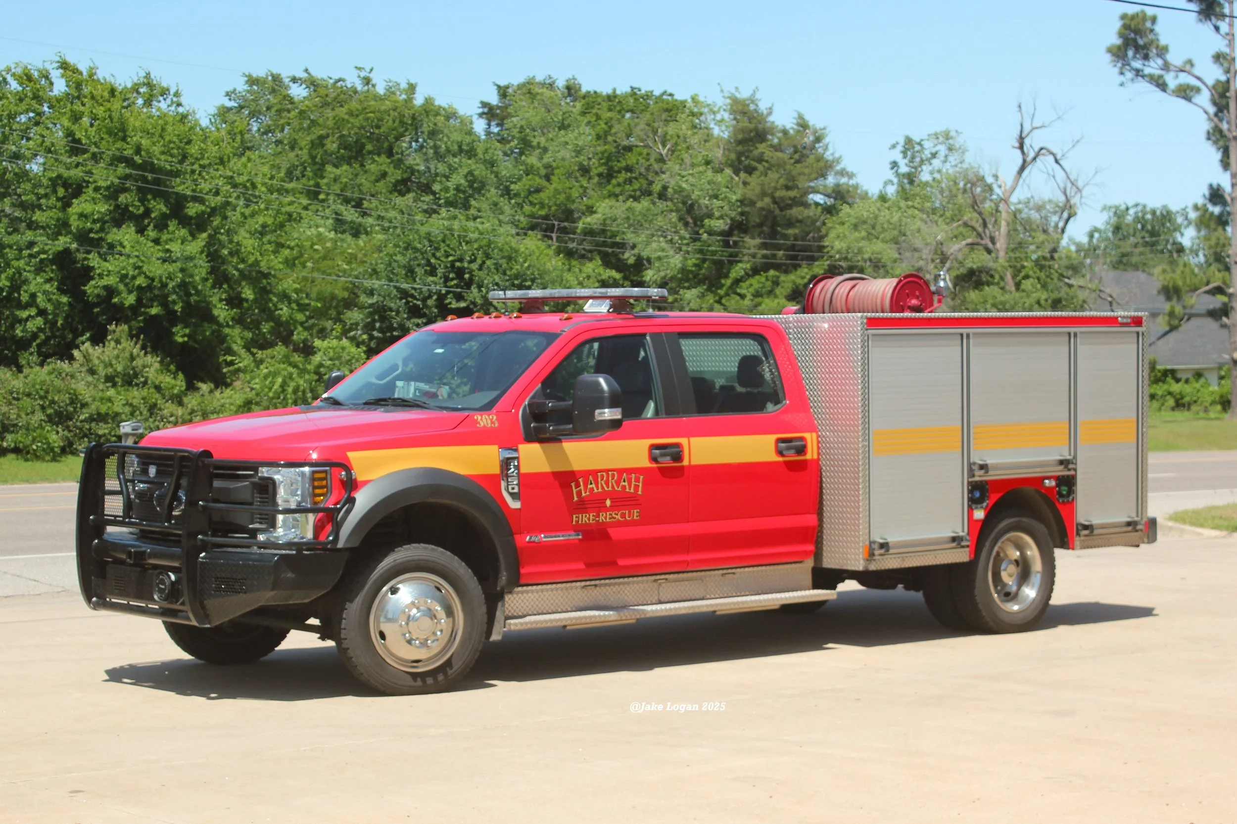 Rescue 303 - 2016 Ford F450/Pierce, Job #32325-01 - 200 Hale/200 Tank - Diesel/Auto
 
 
Rescue 303 is first out for all medical calls and wrecks. It is equipped with hydraulic extrication equipment and BLS medical supplies