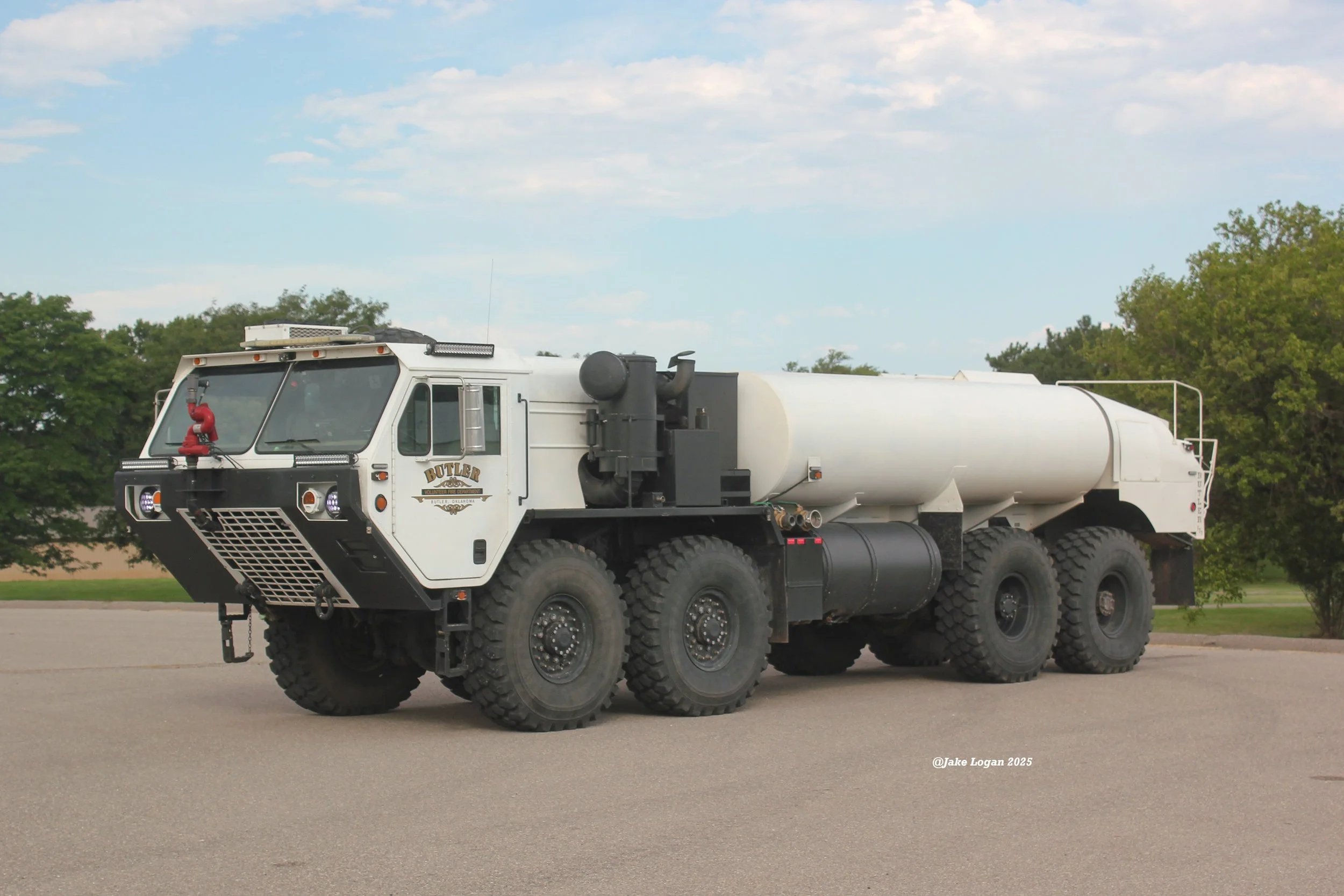 Brush Tanker 4 - 2006 OshKosh HEMTT/2023 BFD - 250 Hale/2500 Tank - Diesel/Auto
 
 
Brush Tanker 4 is usually second out for reported large fires. Completed in house in 2023, this beast of a truck is equipped with a bumper nozzle, 360 degree ground s