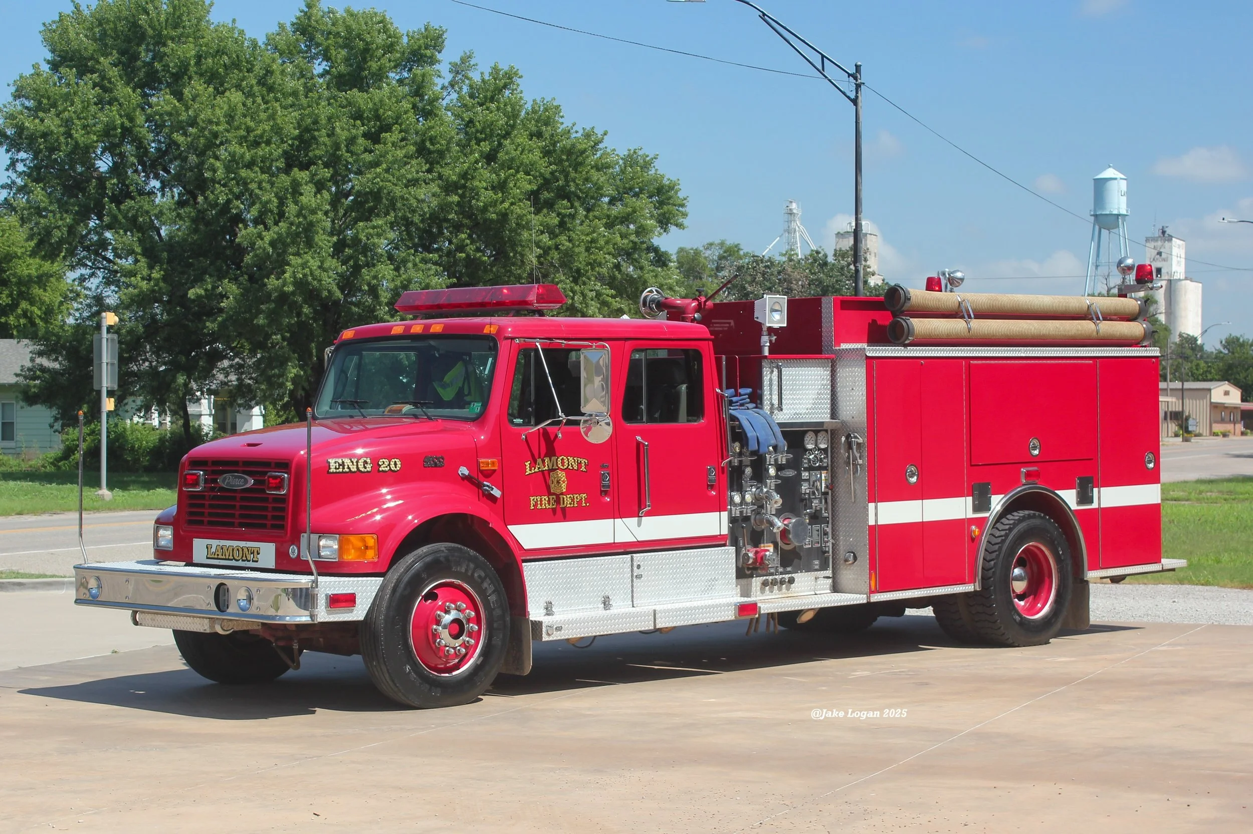 Engine 12 - 1998 International/Pierce, Job #EB323 - 1250 Waterous/1250 Tank - Diesel/Auto - ex-Garber, OK
 
 
Engine 12 is first out for all structure fires at the LFD. Originally serving nearby Garber, it is still labeled Engine 20 from its former d