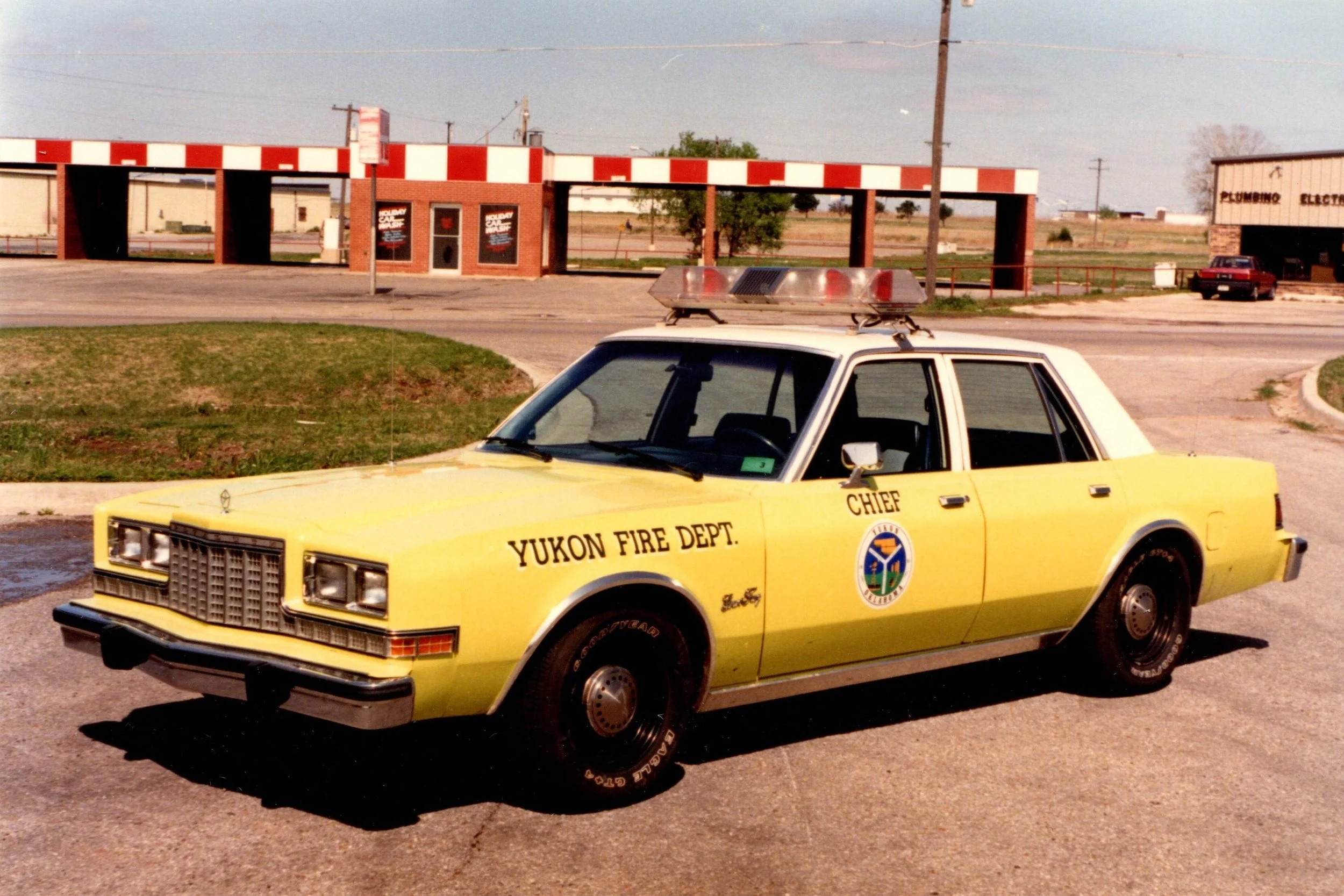 Car 100 (FC) 1985 Plymouth