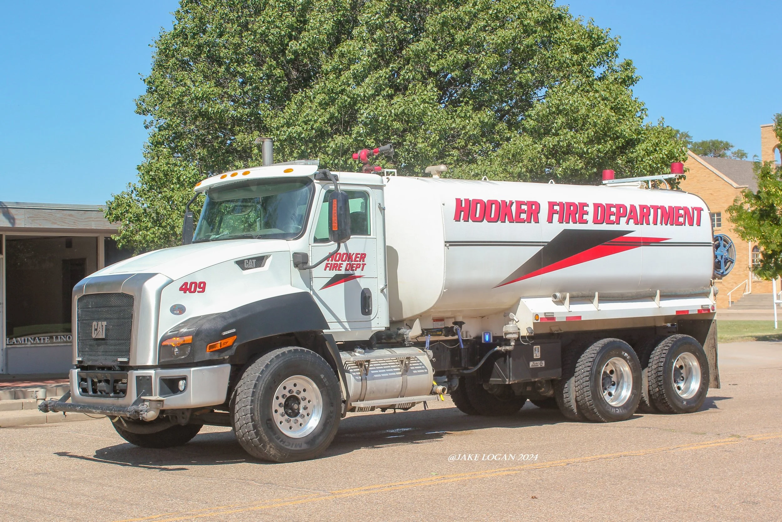 409 - 2013 Caterpillar/HFD - 750 ?/4500 Tank - Diesel/Auto
 
 
Originally sold as a construction water truck, 409 was delivered with almost everything needed for a tanker, including the top mounted monitor. All the HFD had to do was add lights!