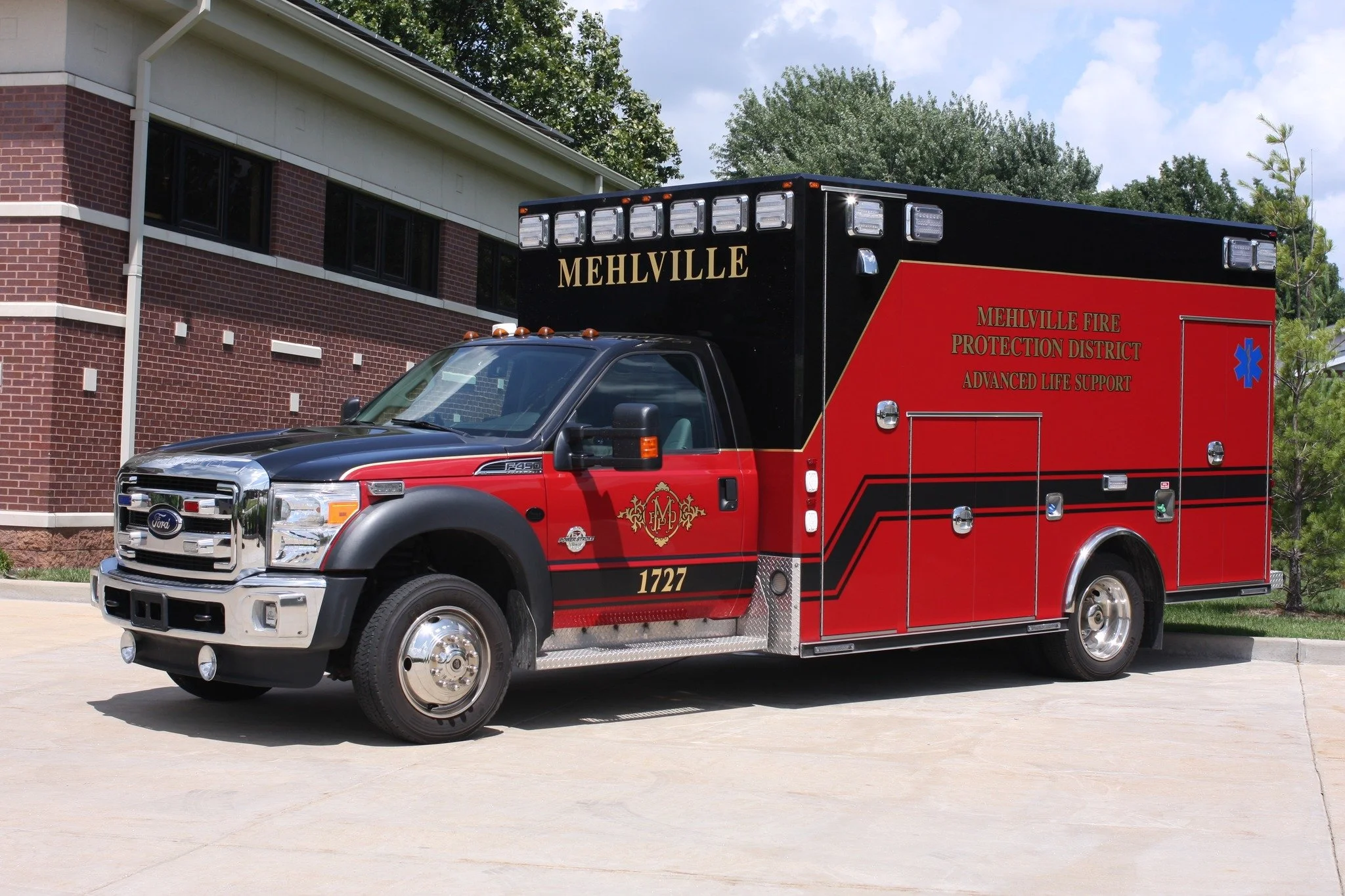 This was originally delivered new to the Mehlville Fire District in St. Louis MO in 2014 as a Ford F450 4x4/Osage (#4214, J1900) Ambulance. In 2019 it was returned to Osage and the body remounted on a new chassis. The chassis was sold to Cordell who 