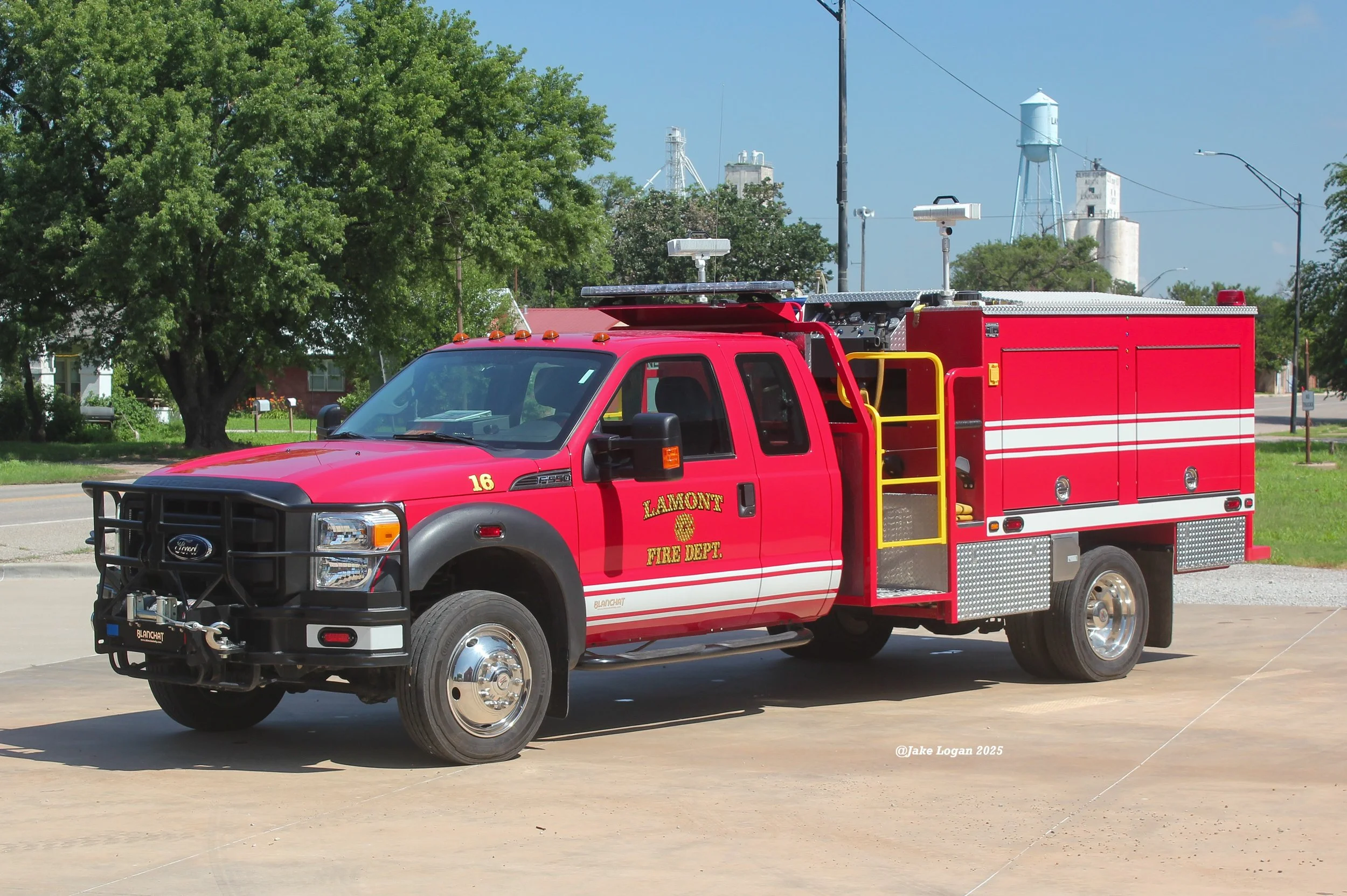 Rescue 16 - 2012 Ford F550/Blanchat B-27 Minuteman, Serial #122708 - 200 Hale/400 Tank - Gas/Auto
 
 
Rescue 16 is first out for all accidents and EMS calls for the department and is equipped with hydraulic extrication equipment.
