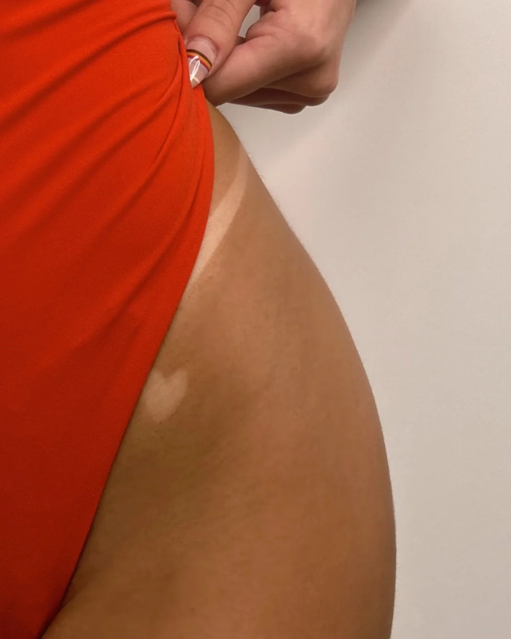 Don&rsquo;t text him this valentine&rsquo;s day, text us instead💋💋

#slatermtl #spraytanmtl #esthetician #montrealesthetician #spraytan