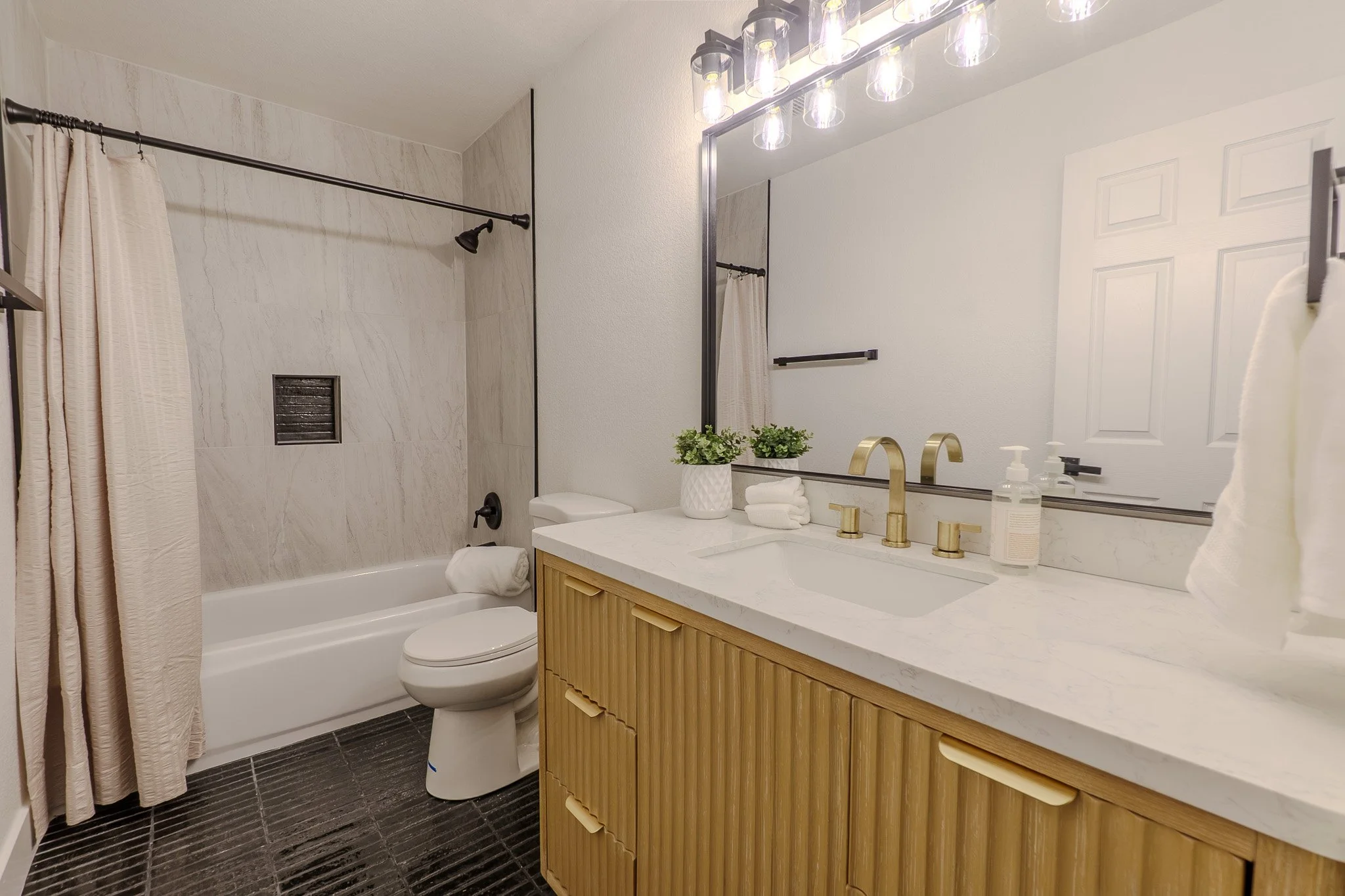 Guest Bathroom.jpg