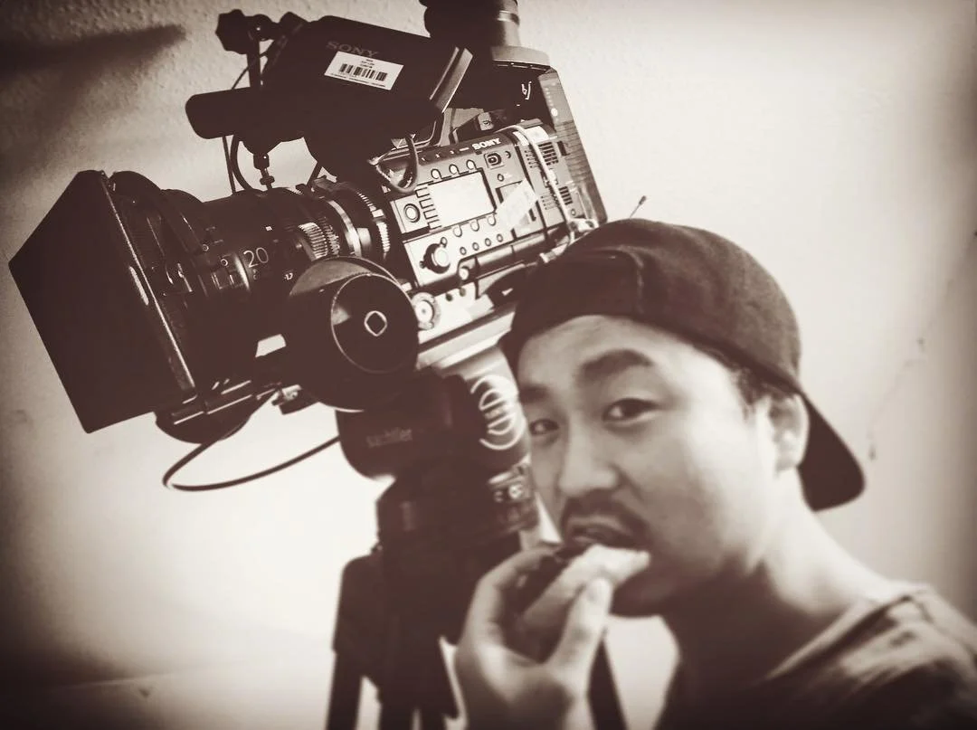 little food break between shots. 😅 i am pretty sure that some of you know that situation.😚💪
#dop#dırectorofphotography#camera#cameraguy#sonyf55#shooting#featurefilm#foodbreak