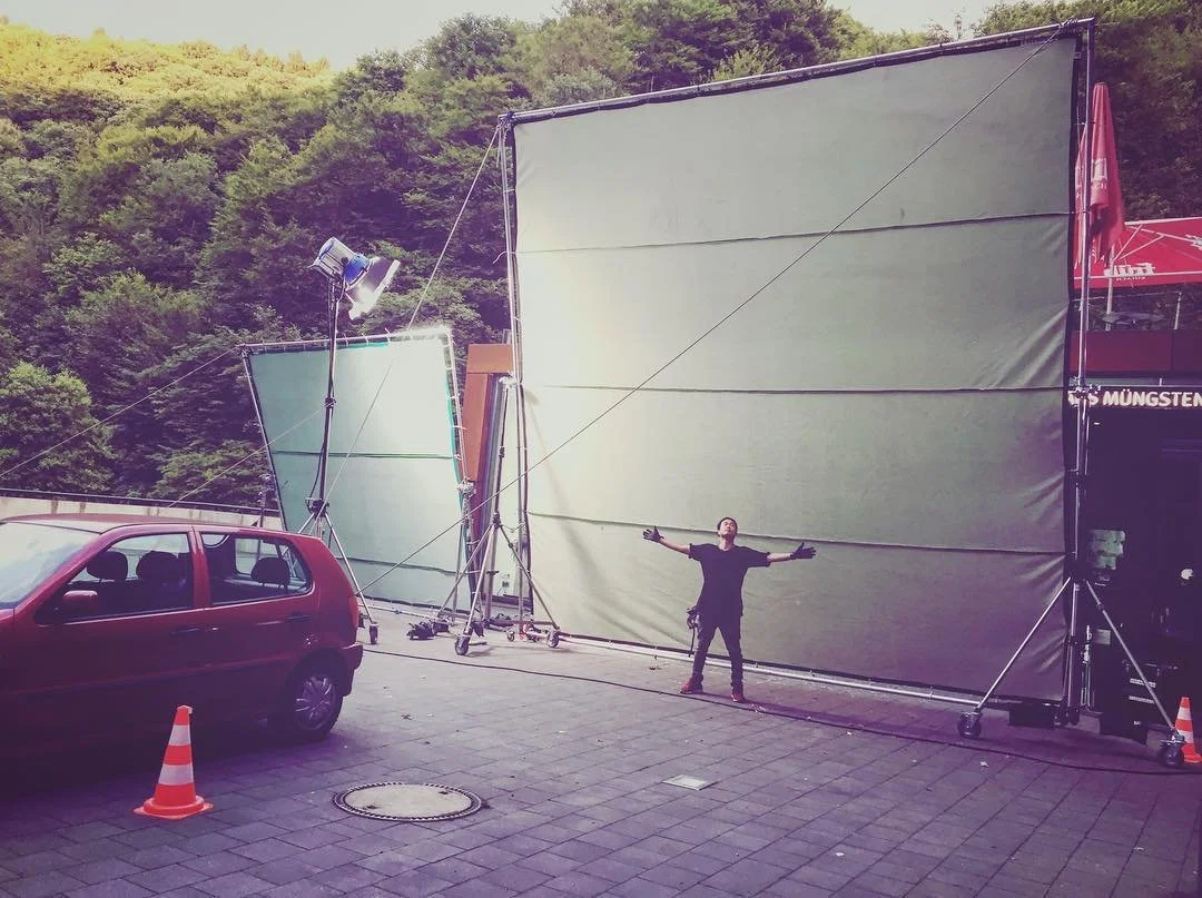 greenscreen. butterfly. mastered. 😁😁😁👌 #greenscreen#butterly#filmset#gaffer#4kw#hmi#arri#shooting#webseries