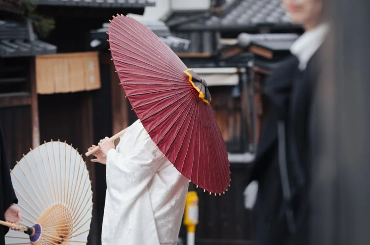 Kyoto_Japan_Traditional_Wedding_Umbrella.jpg