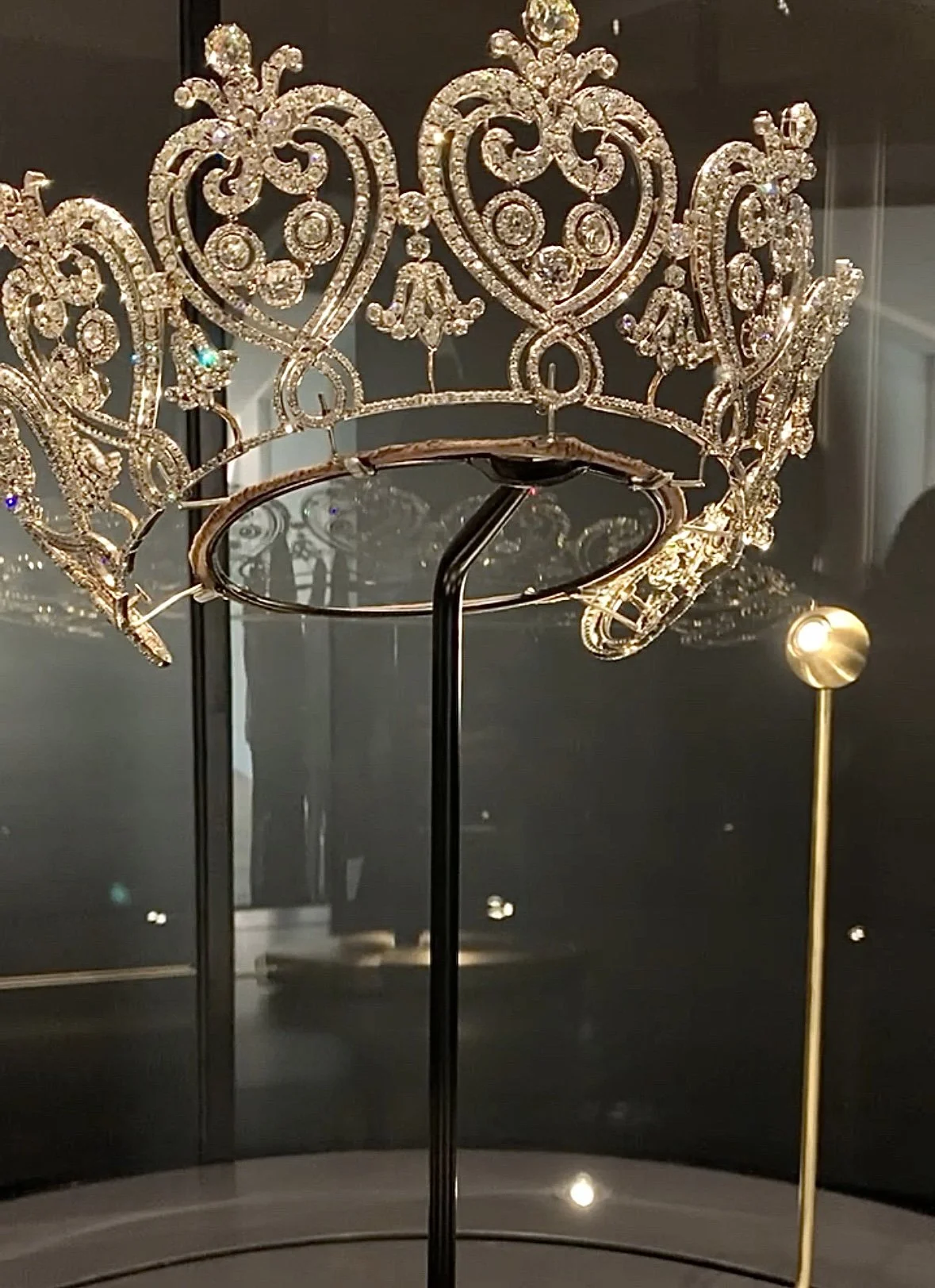 Cartier Bespoke Light Design Close up.jpg