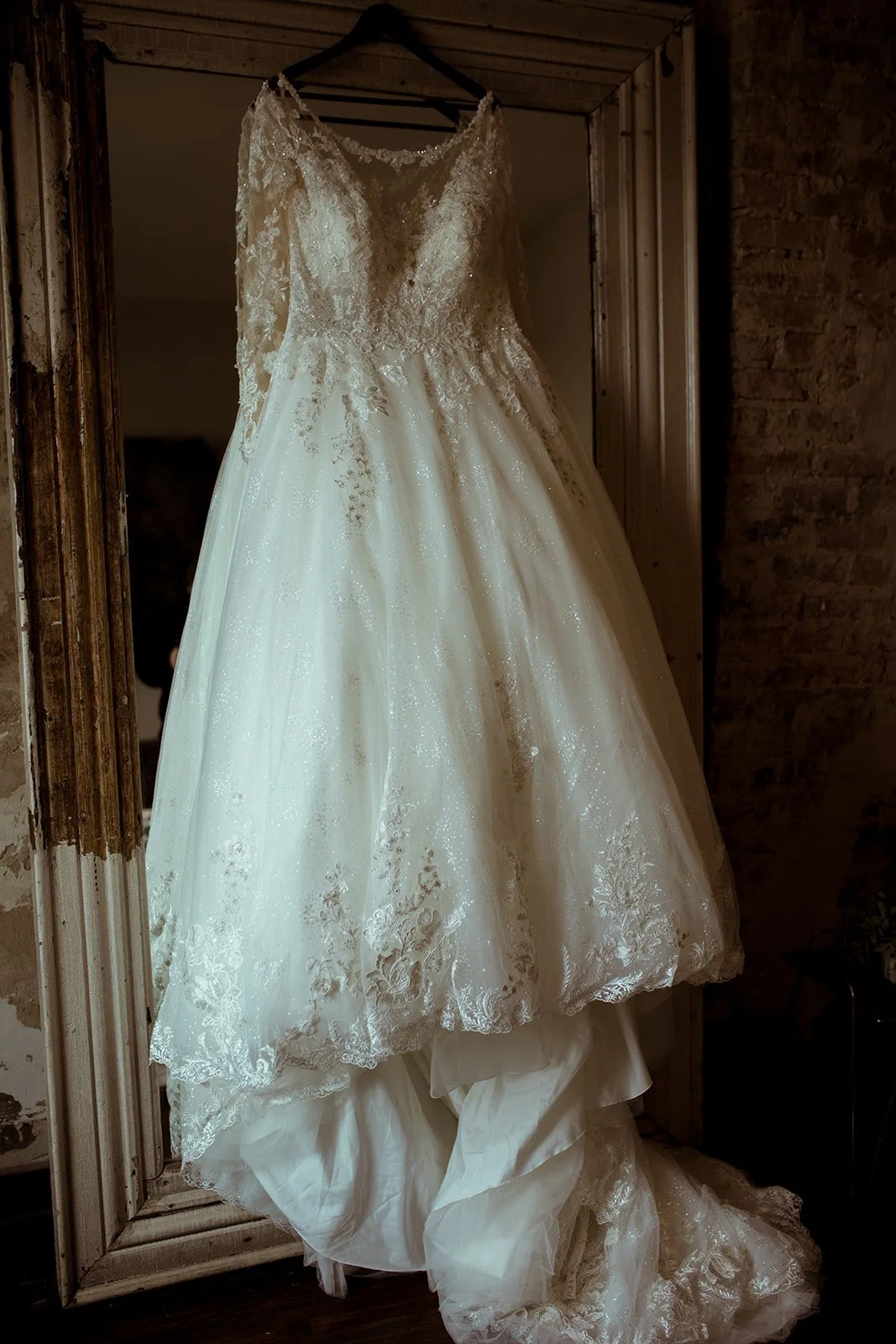 caylachris_gettingready (95 of 334).jpg