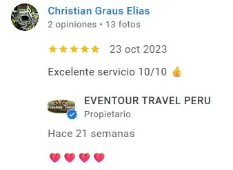 Reseña de cliente en línea con estrellas, fecha, y iconos de corazones resaltando comentarios positivos