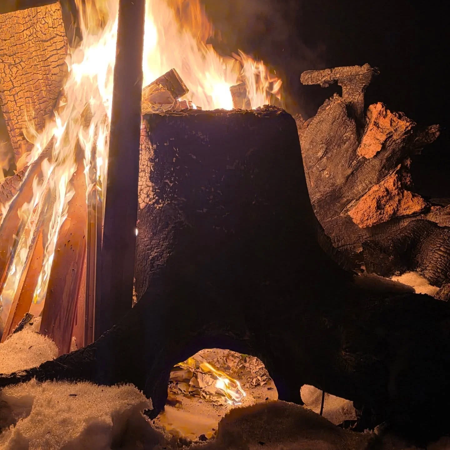 Bringing back the light :)

Slowing down, enjoying the candlelight in the dark, and casting our wishes for 2026.

Happy Solstice!