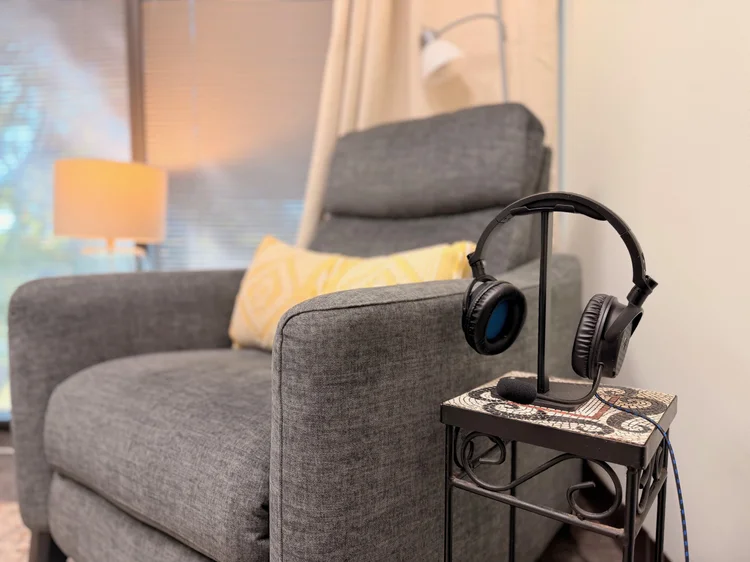 A comfortable recliner with professional over-ear headphones set up for an immersive guided clinical hypnotherapy session at A Way Forward Hypnotherapy and Breathwork in Orlando.